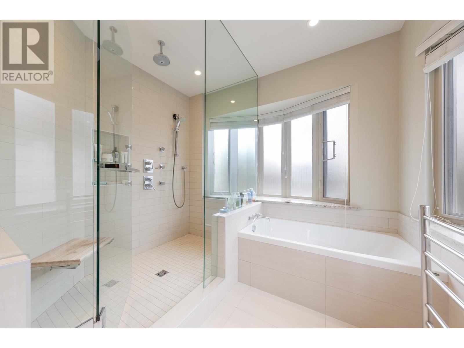 Listing Picture 17 of 34 : 1688 W 61ST AVENUE, Vancouver / 溫哥華 - 魯藝地產 Yvonne Lu Group - MLS Medallion Club Member