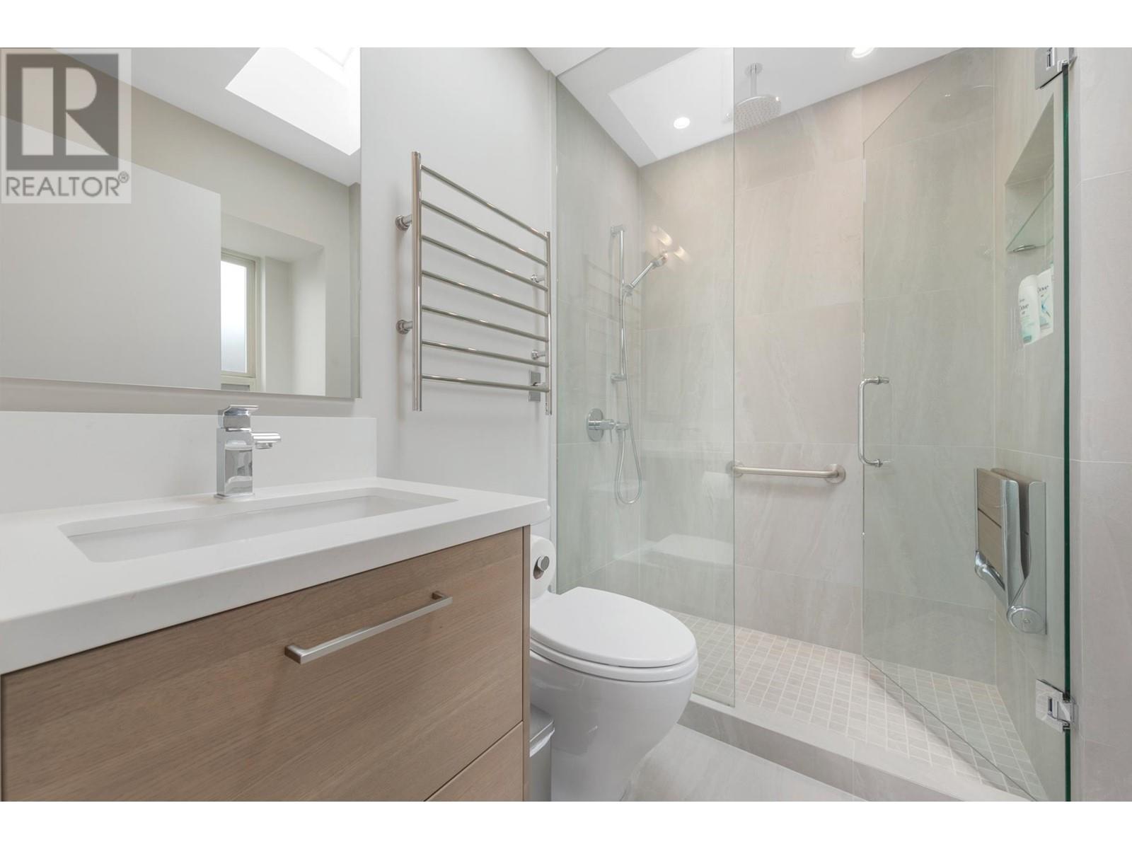 Listing Picture 19 of 34 : 1688 W 61ST AVENUE, Vancouver / 溫哥華 - 魯藝地產 Yvonne Lu Group - MLS Medallion Club Member