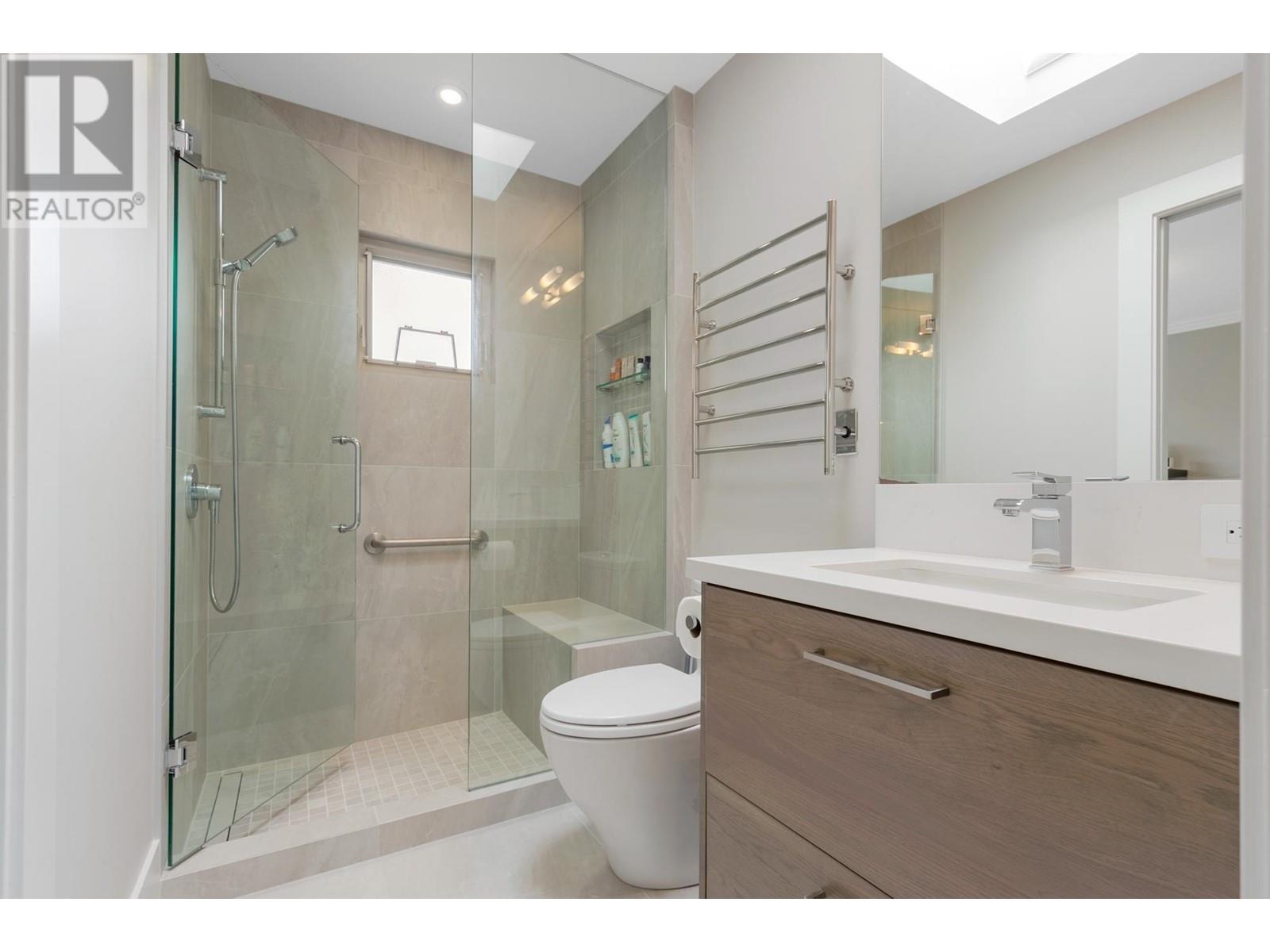 Listing Picture 21 of 34 : 1688 W 61ST AVENUE, Vancouver / 溫哥華 - 魯藝地產 Yvonne Lu Group - MLS Medallion Club Member