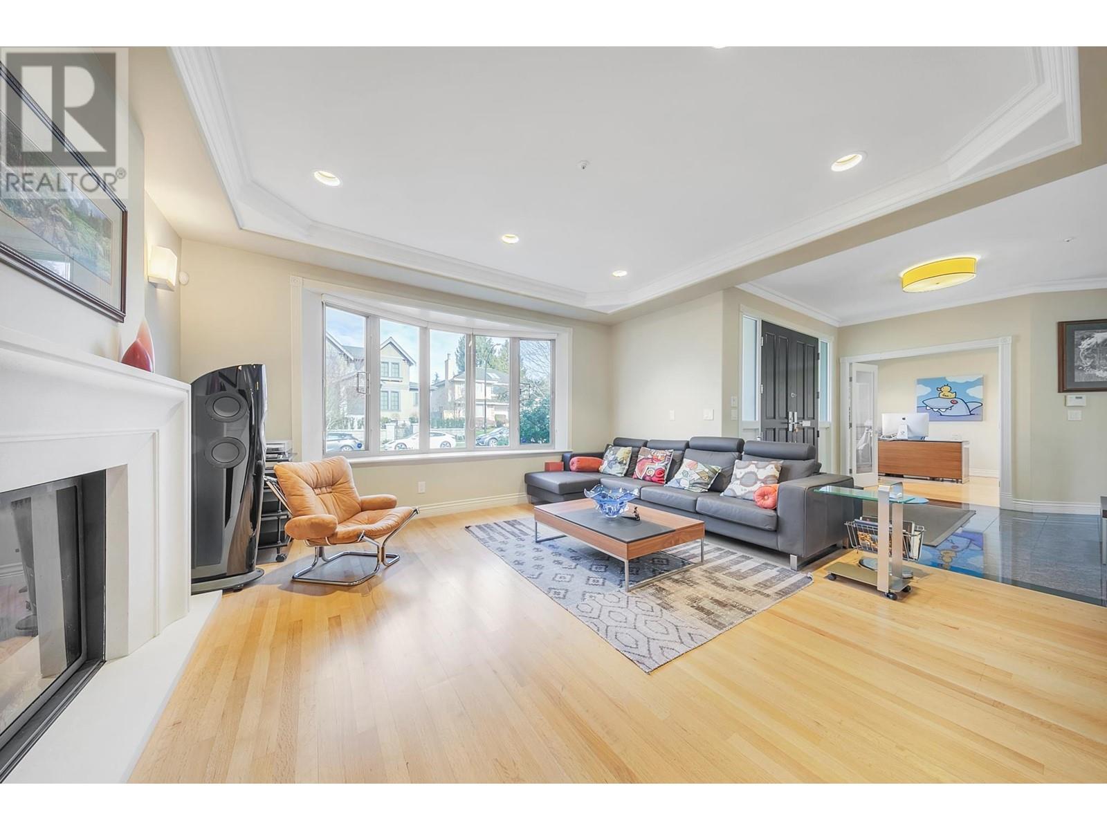 Listing Picture 8 of 34 : 1688 W 61ST AVENUE, Vancouver / 溫哥華 - 魯藝地產 Yvonne Lu Group - MLS Medallion Club Member