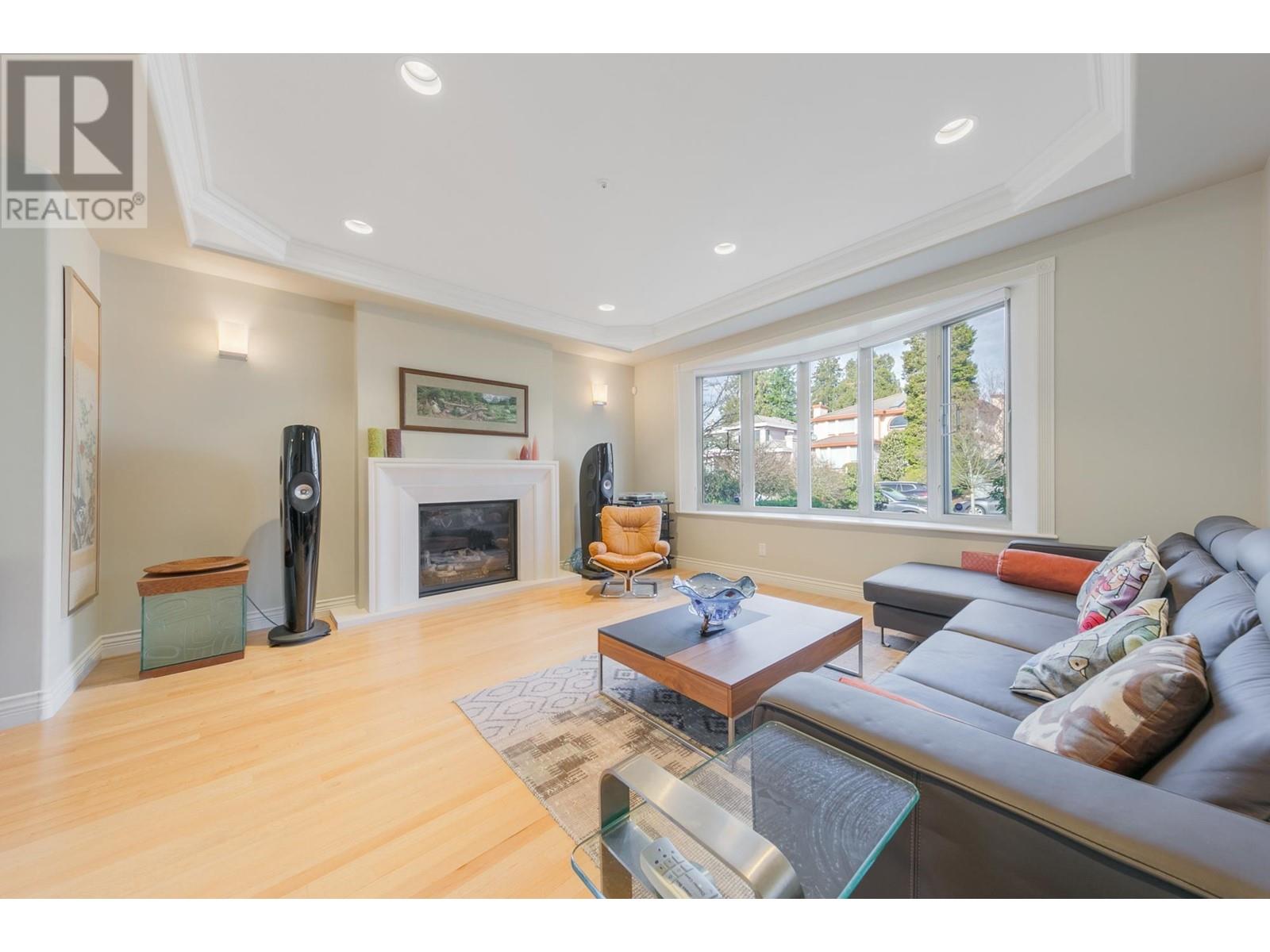 Listing Picture 9 of 34 : 1688 W 61ST AVENUE, Vancouver / 溫哥華 - 魯藝地產 Yvonne Lu Group - MLS Medallion Club Member