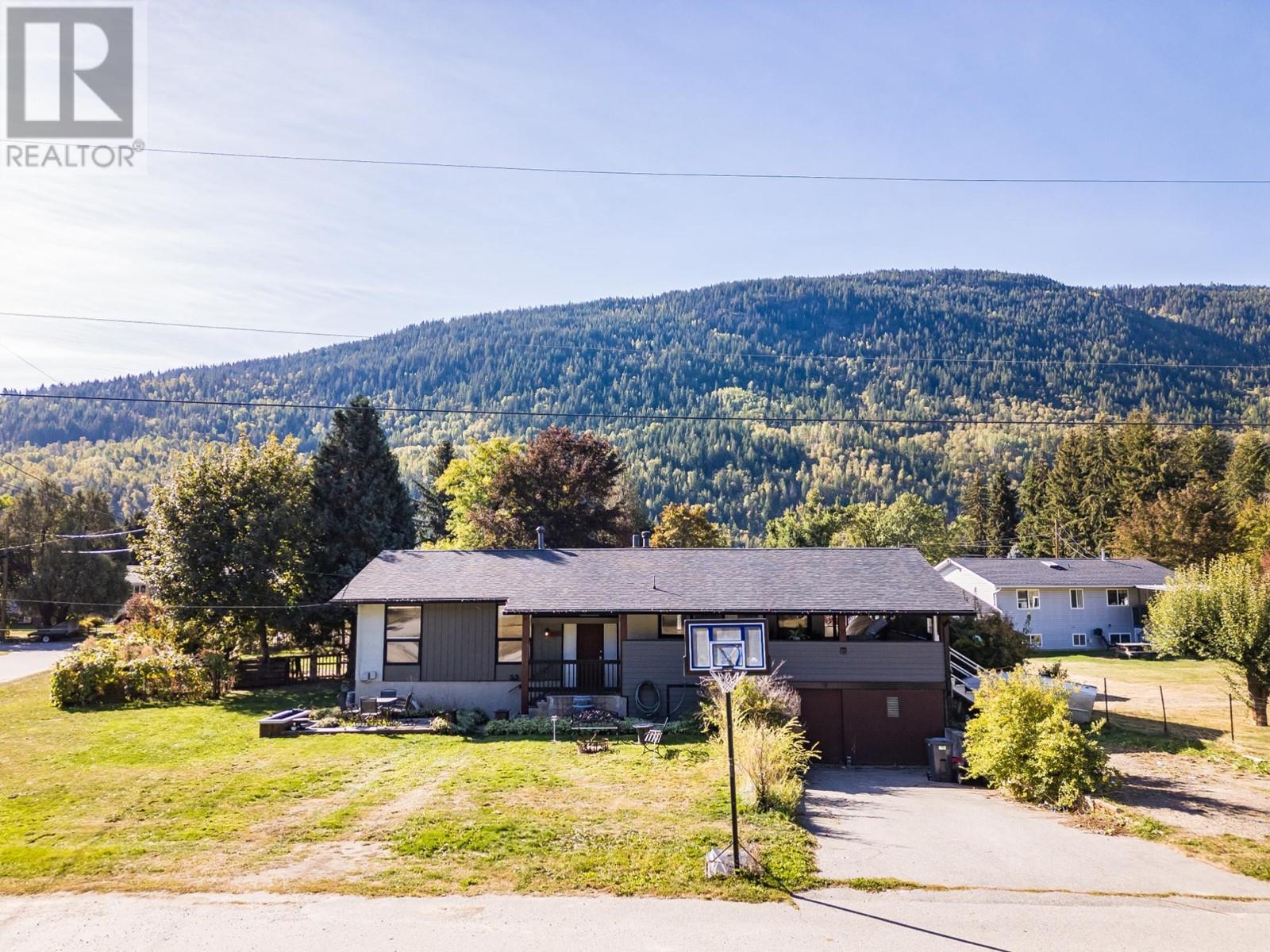 1056 CLARKE  Road Castlegar