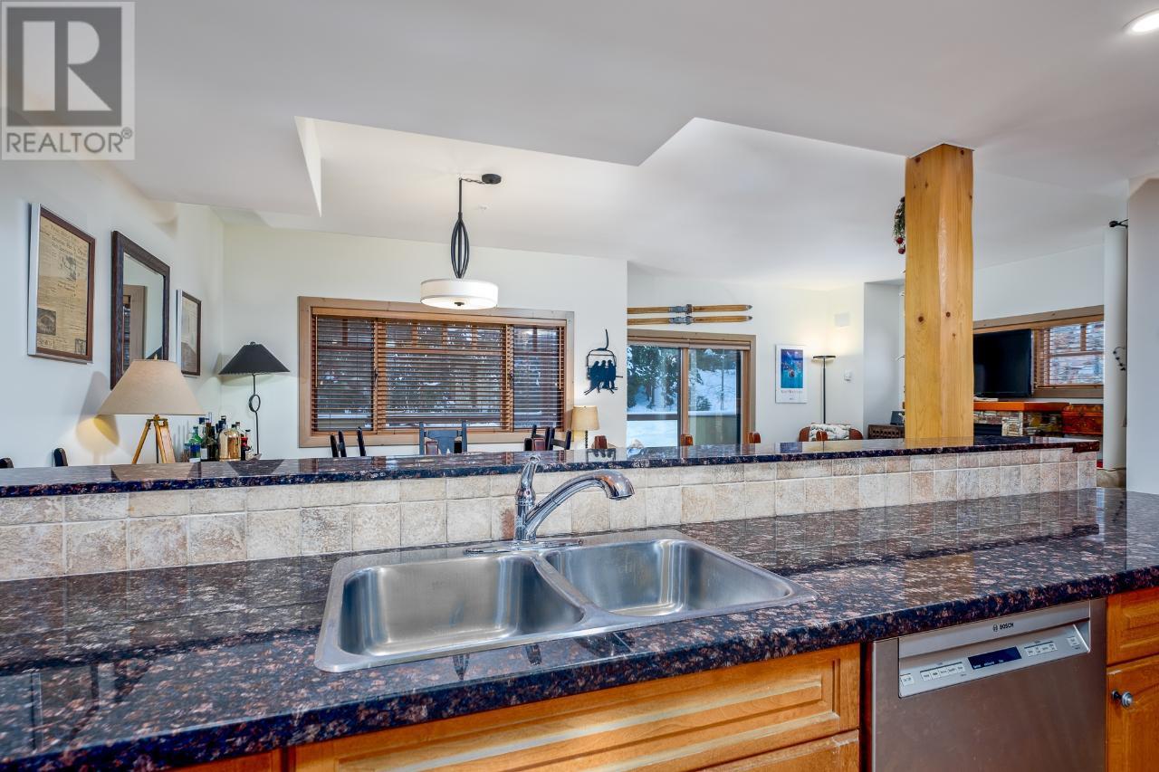 1001 MOUNTAIN VIEW  Road Unit# E Rossland