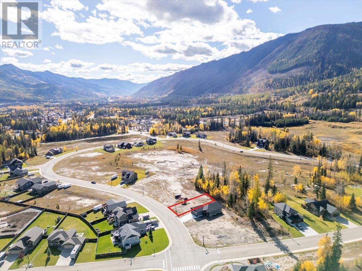 2031 Golden Eagle Drive, Sparwood, British Columbia  V0B 2G2 - Photo 11 - 2480003