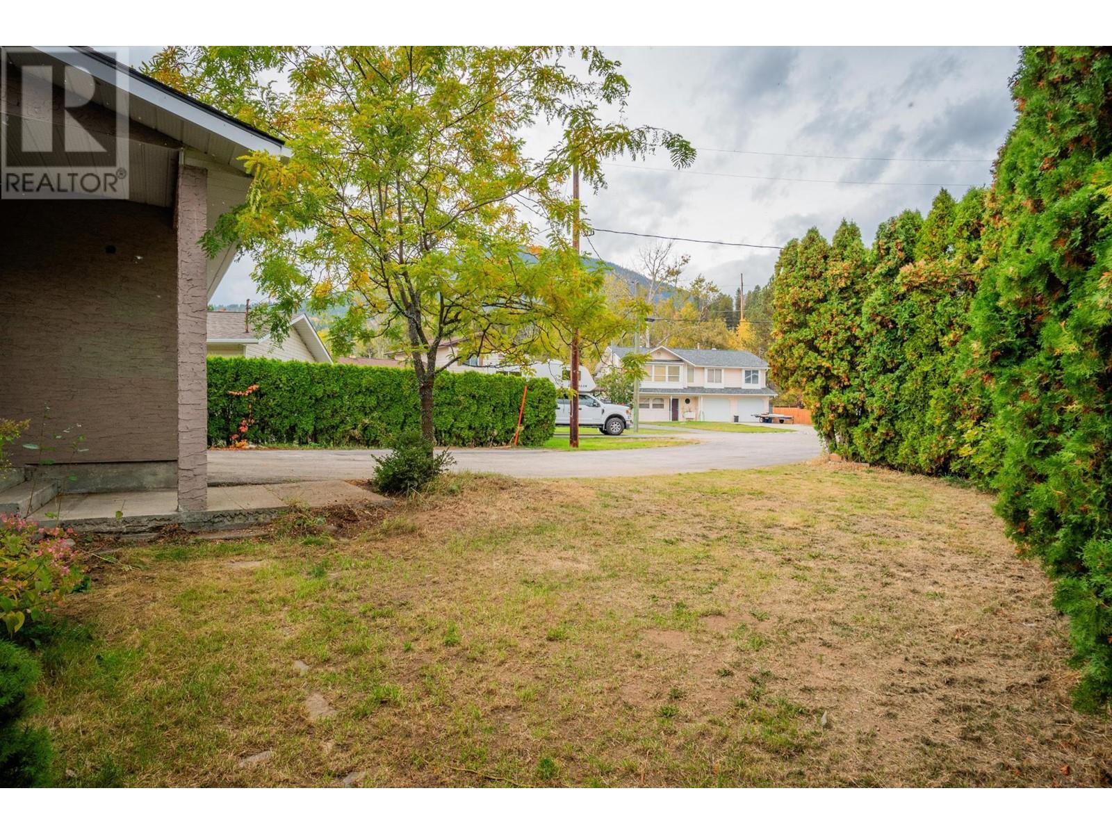 402 BERESFORD  Crescent Castlegar