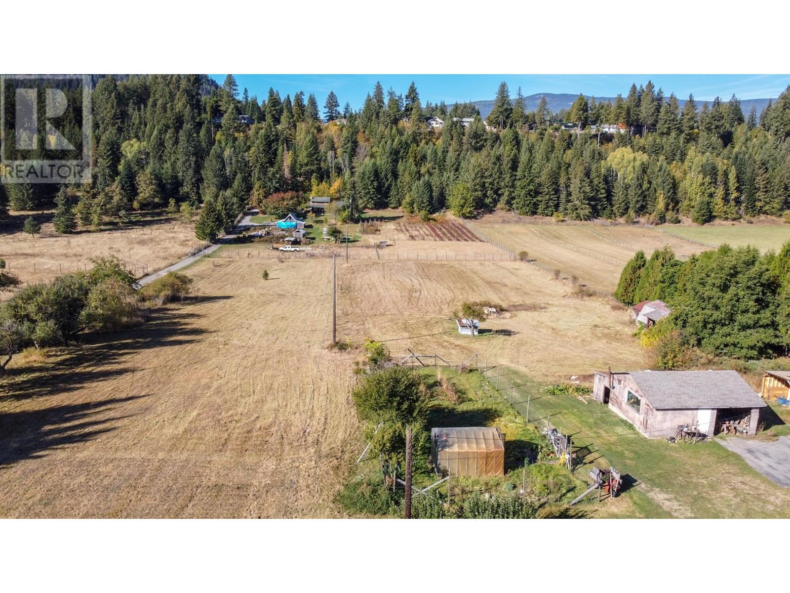 2697 Shoreacres Road, Castlegar, British Columbia  V1N 4R1 - Photo 4 - 2480046