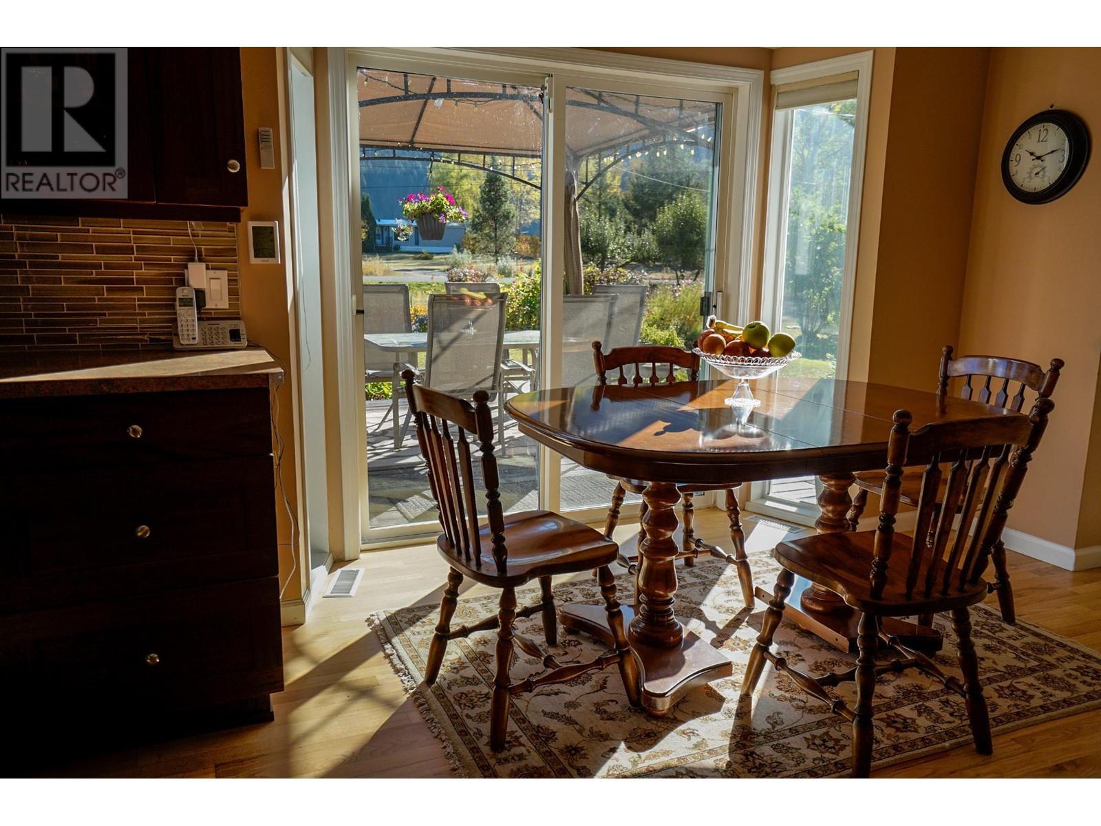 2697 Shoreacres Road, Castlegar, British Columbia  V1N 4R1 - Photo 8 - 2480046