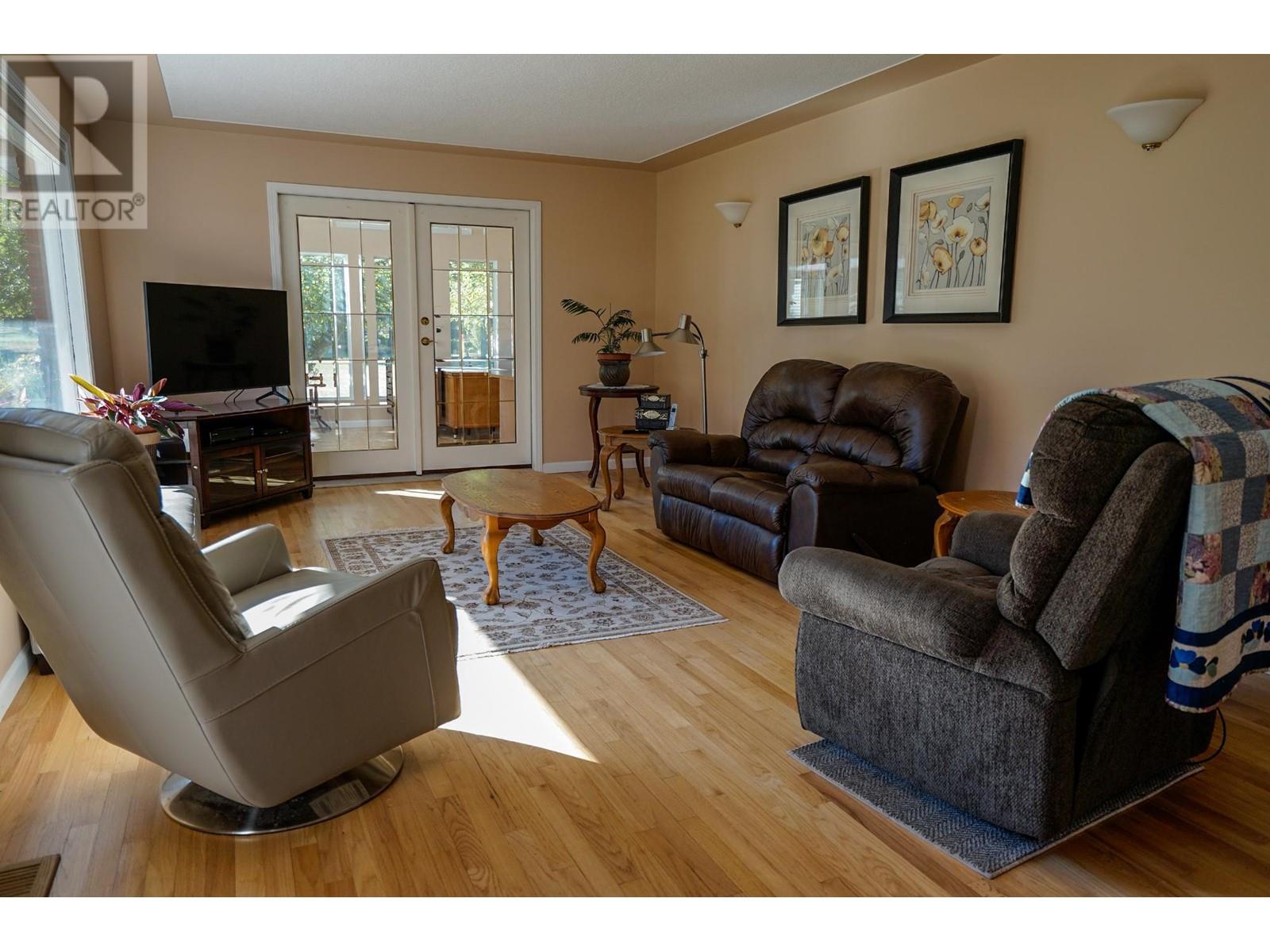 2697 Shoreacres Road, Castlegar, British Columbia  V1N 4R1 - Photo 10 - 2480046