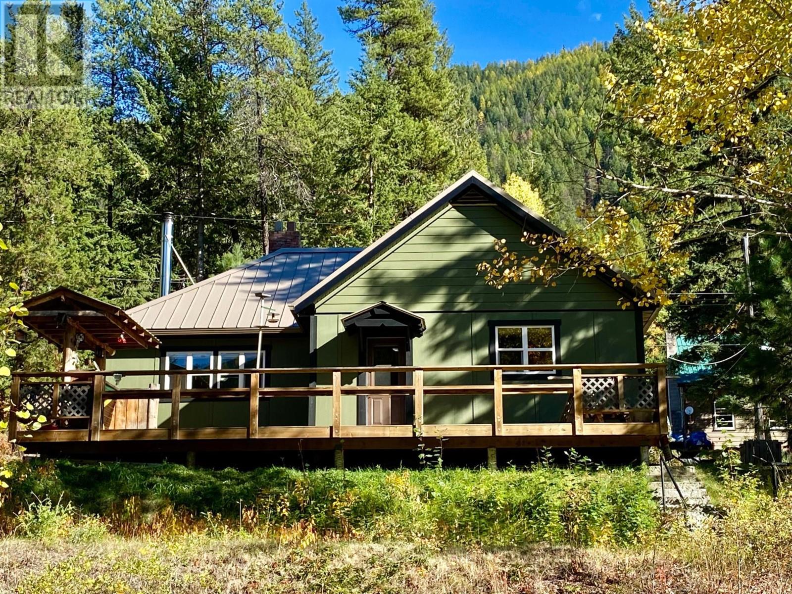 6927 Customs Road, Kingsgate, British Columbia  V0B 1V1 - Photo 1 - 2480062