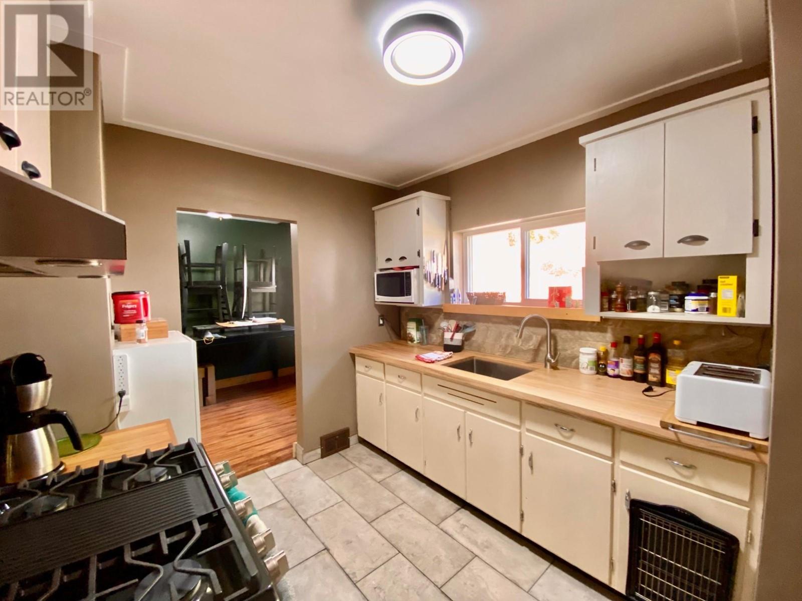 6927 Customs Road, Kingsgate, British Columbia  V0B 1V1 - Photo 5 - 2480062