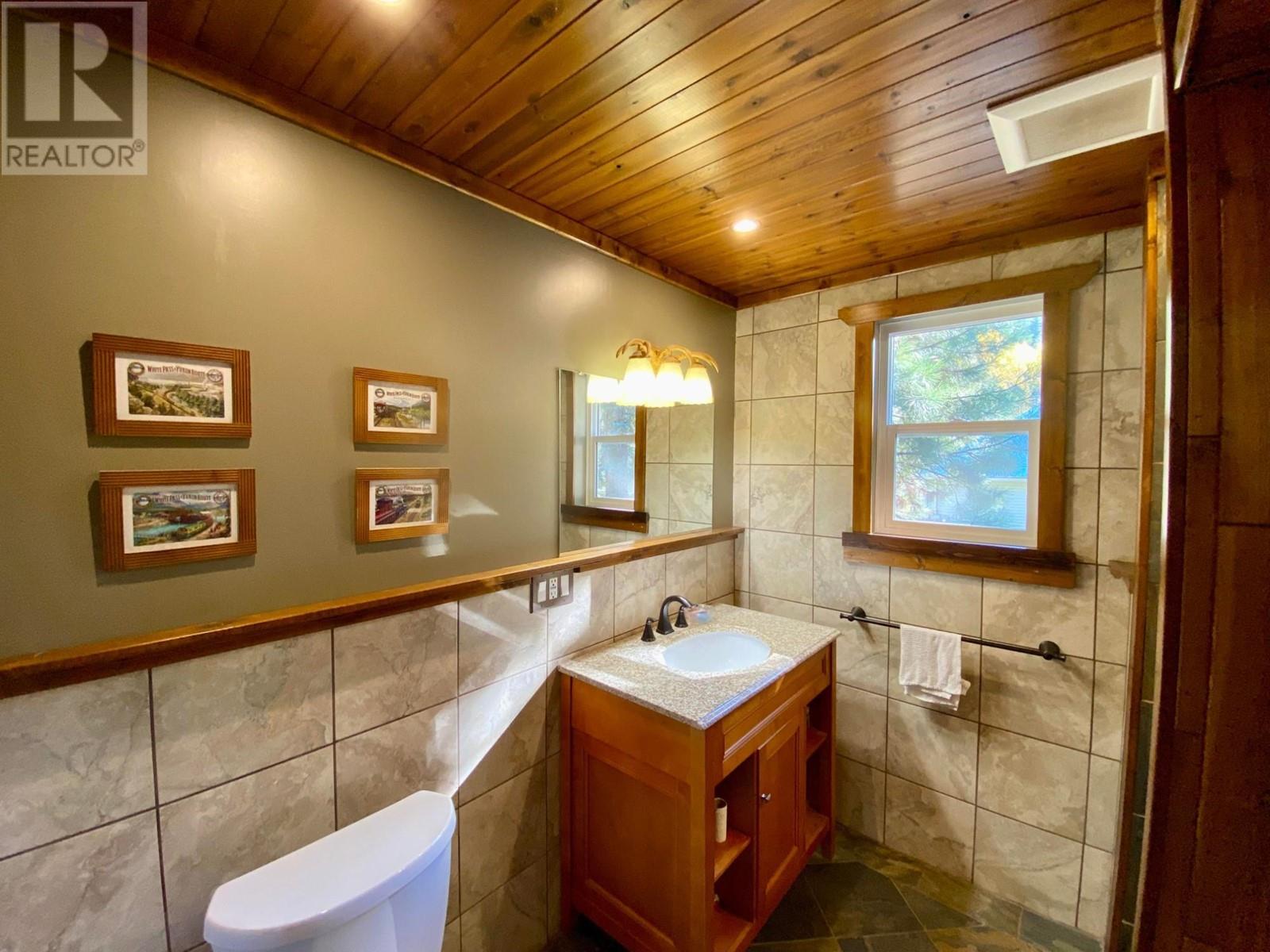 6927 Customs Road, Kingsgate, British Columbia  V0B 1V1 - Photo 18 - 2480062