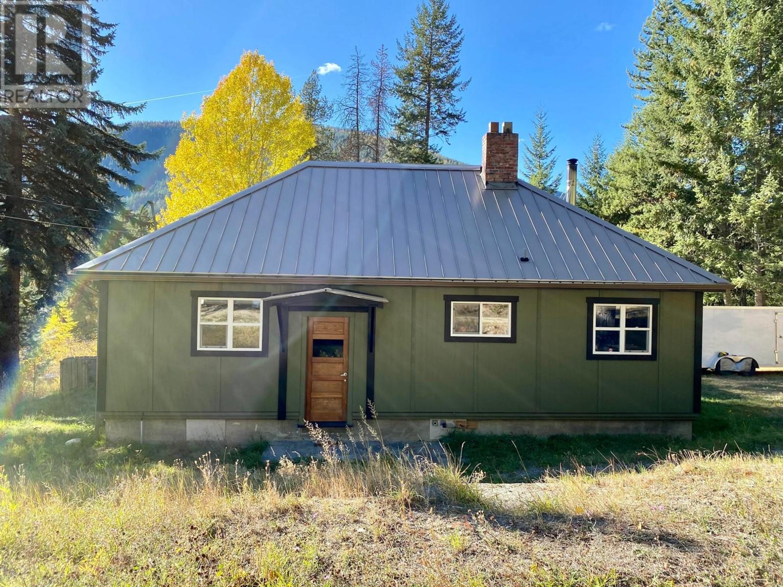 6927 Customs Road, Kingsgate, British Columbia  V0B 1V1 - Photo 2 - 2480062