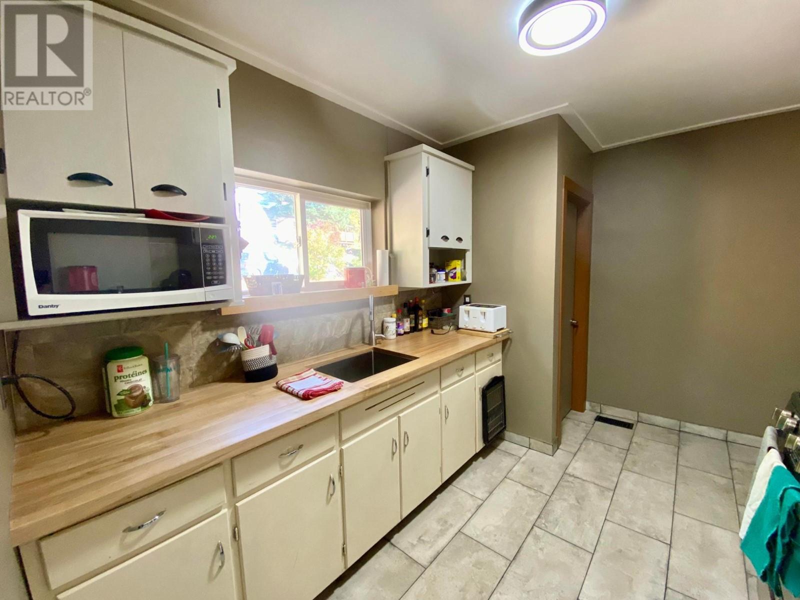 6927 Customs Road, Kingsgate, British Columbia  V0B 1V1 - Photo 6 - 2480062