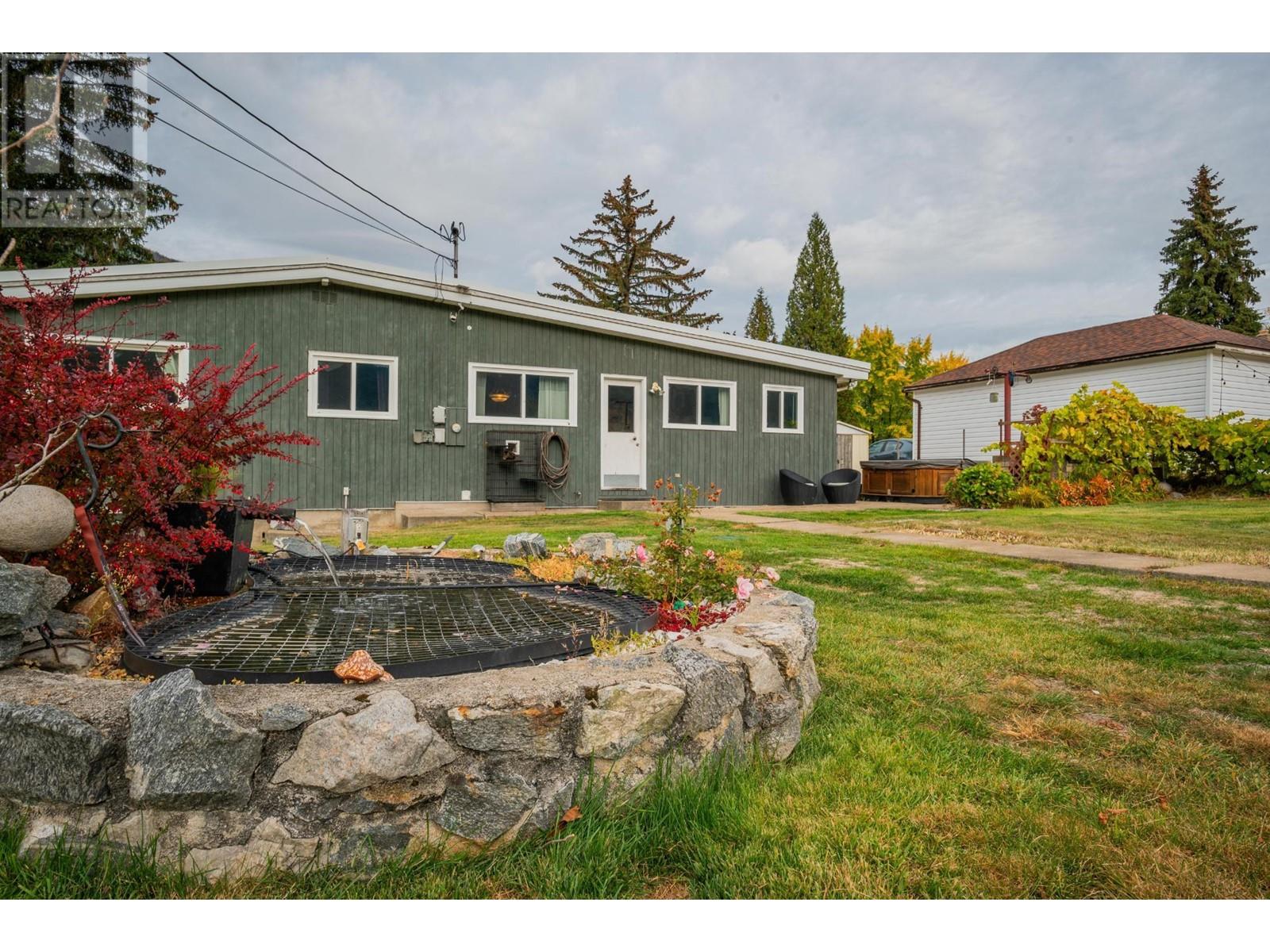 522 13TH Avenue Castlegar