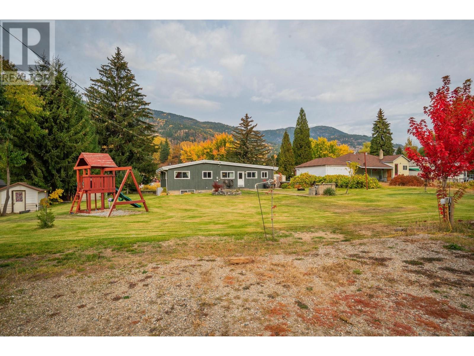 522 13TH Avenue Castlegar