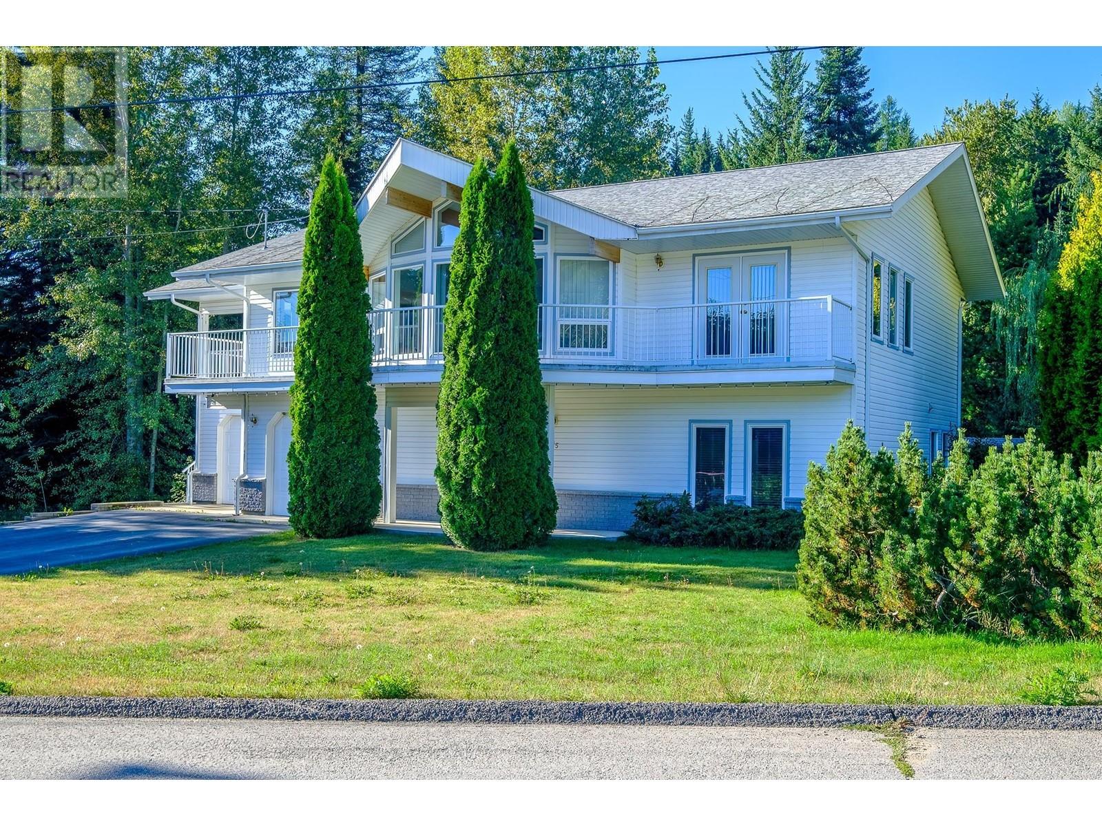 1495 Victoria  Avenue, Rossland, British Columbia  V0G 1Y0 - Photo 11 - 2480107