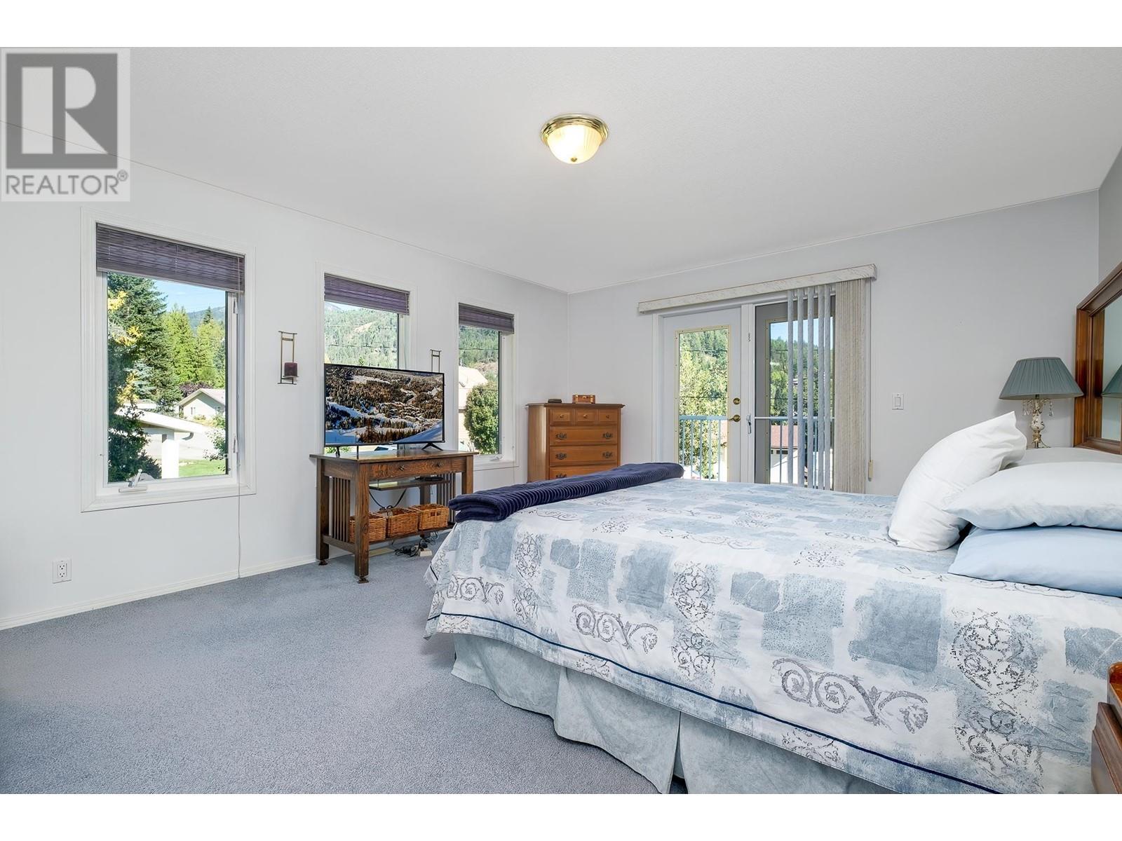 Property at 1495 VICTORIA Avenue image 2