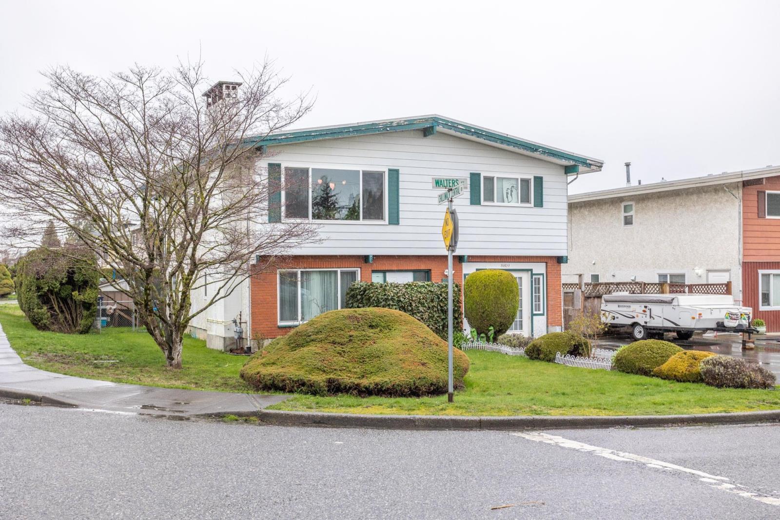 Property at 8809 WALTERS STREET image 3