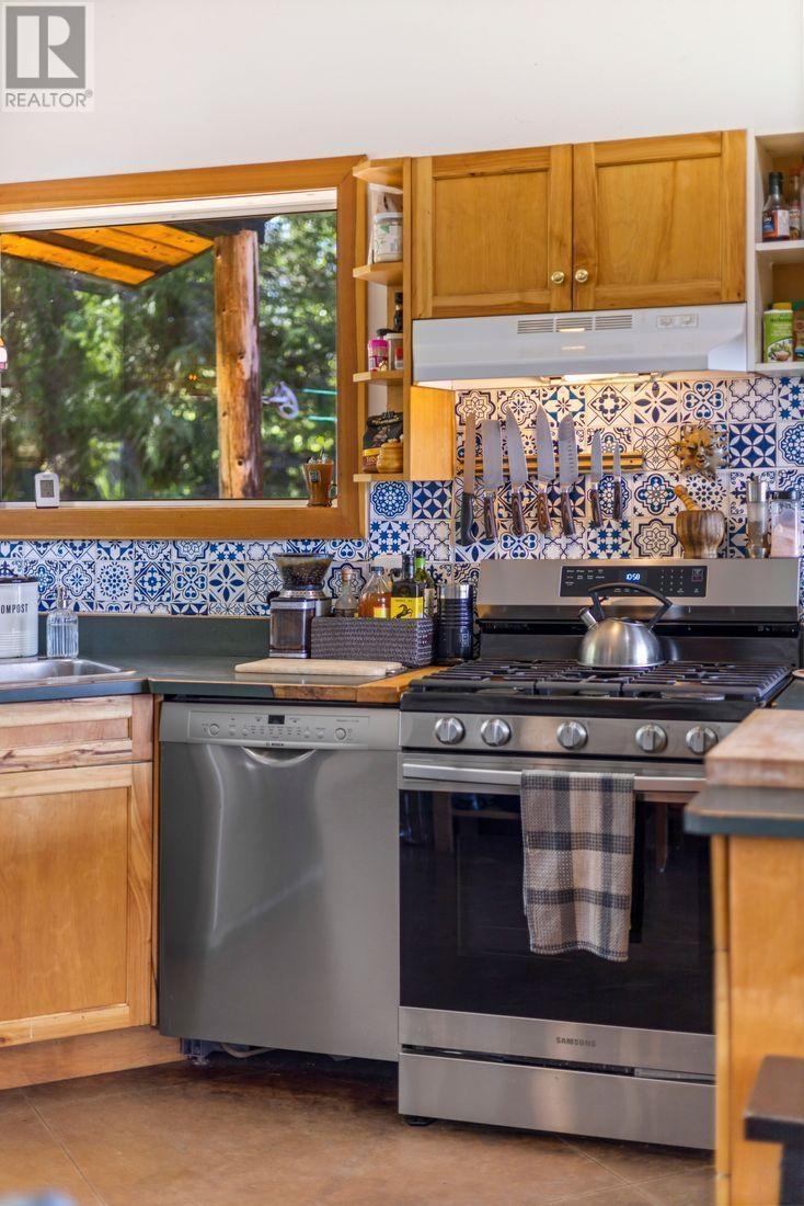 & 14506 Highway 3a Unit# 14504, Gray Creek, British Columbia V0B 1S0 - Photo 14 - 10326954