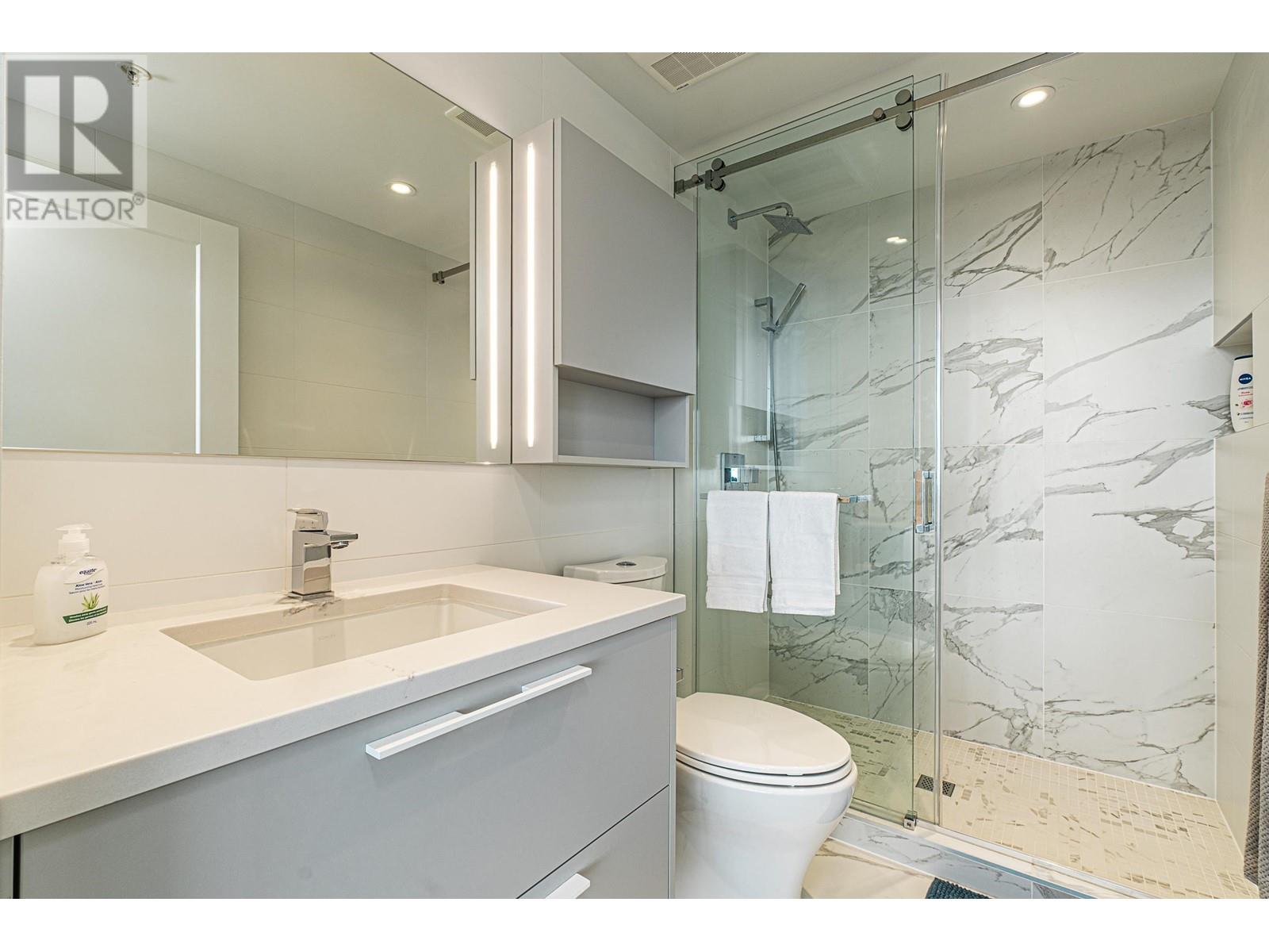 Listing Picture 14 of 33 : 2407 6699 DUNBLANE AVENUE, Burnaby / 本拿比 - 魯藝地產 Yvonne Lu Group - MLS Medallion Club Member