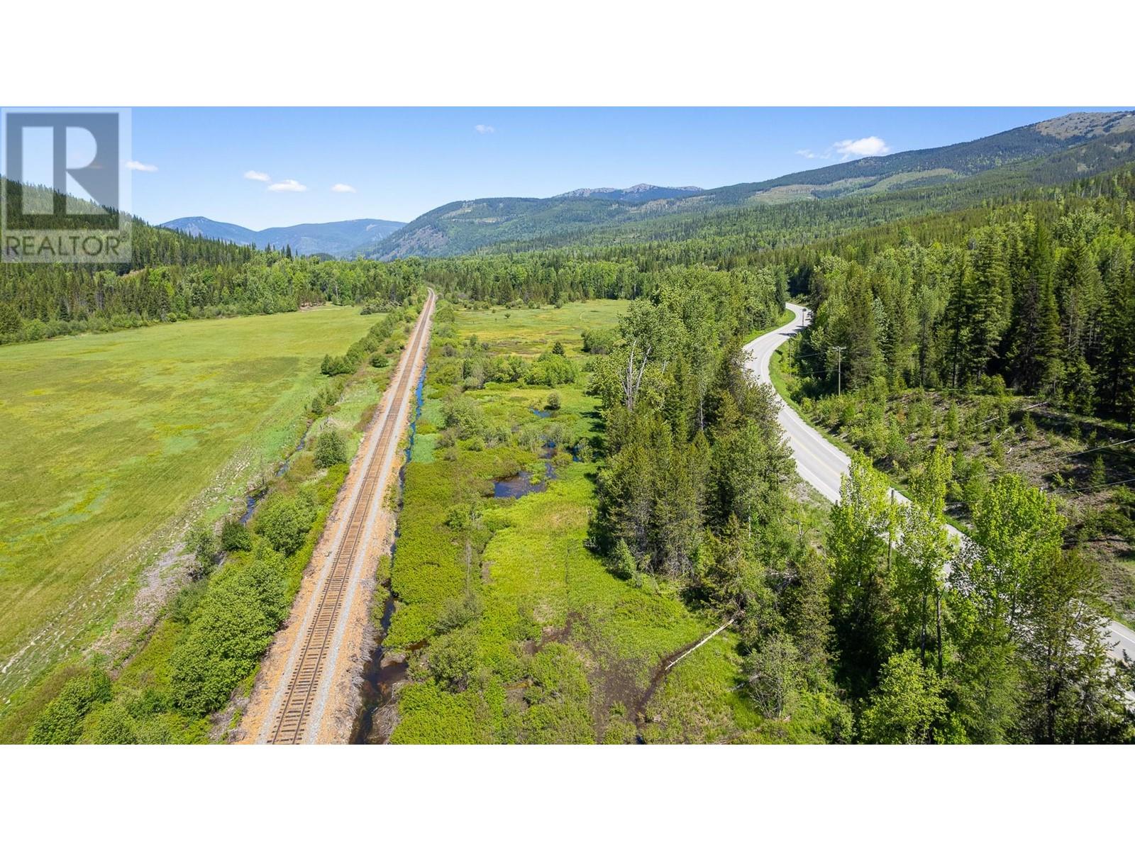 7957 Highway 3 Highway, Yahk, British Columbia  V0B 2P0 - Photo 35 - 10326767