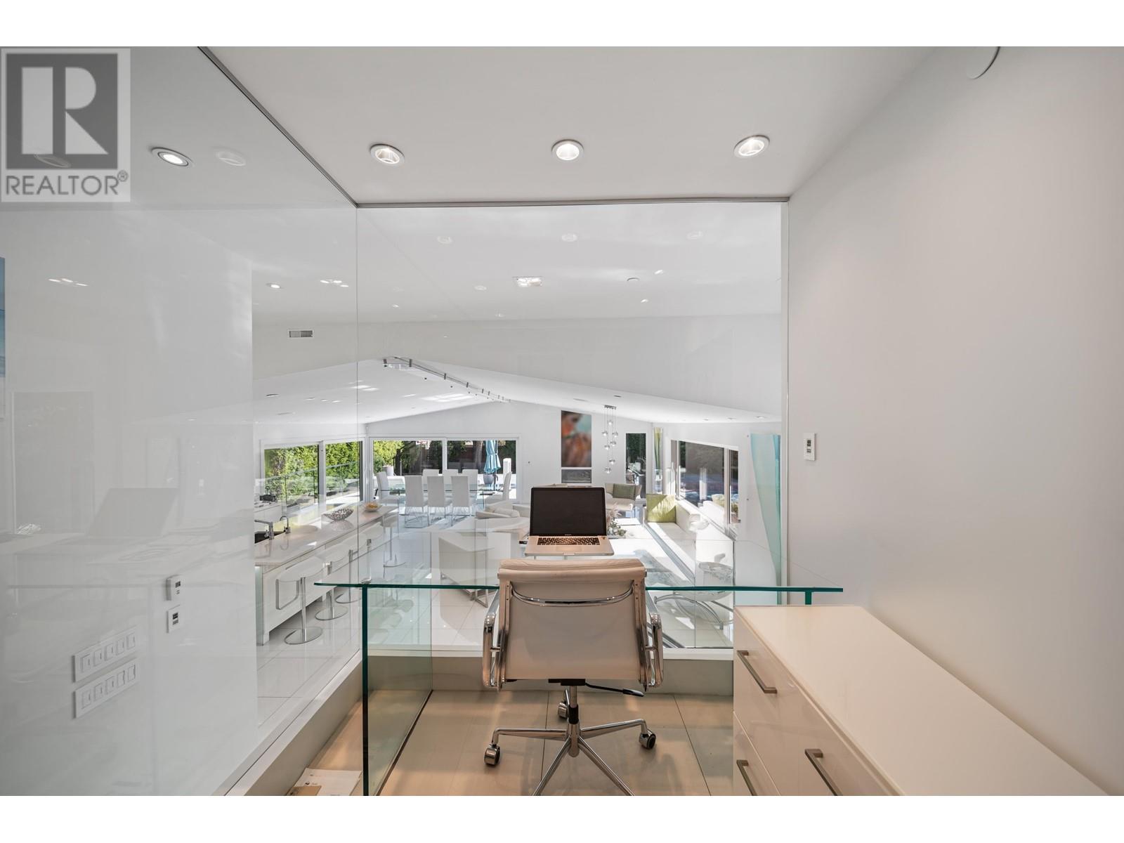 Listing Picture 3 of 16 : 3998 GRANVILLE STREET, Vancouver / 溫哥華 - 魯藝地產 Yvonne Lu Group - MLS Medallion Club Member