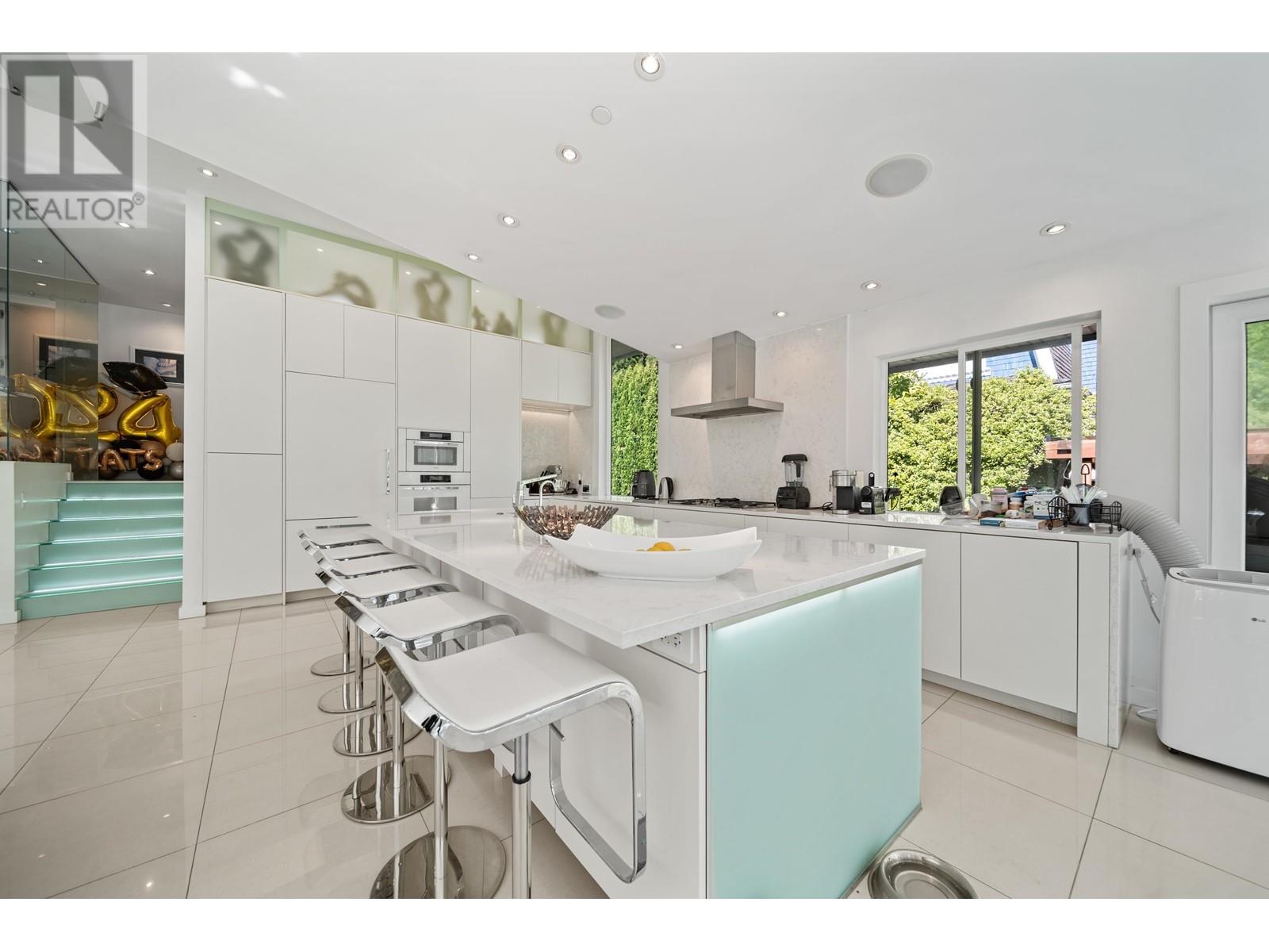 Listing Picture 2 of 16 : 3998 GRANVILLE STREET, Vancouver / 溫哥華 - 魯藝地產 Yvonne Lu Group - MLS Medallion Club Member