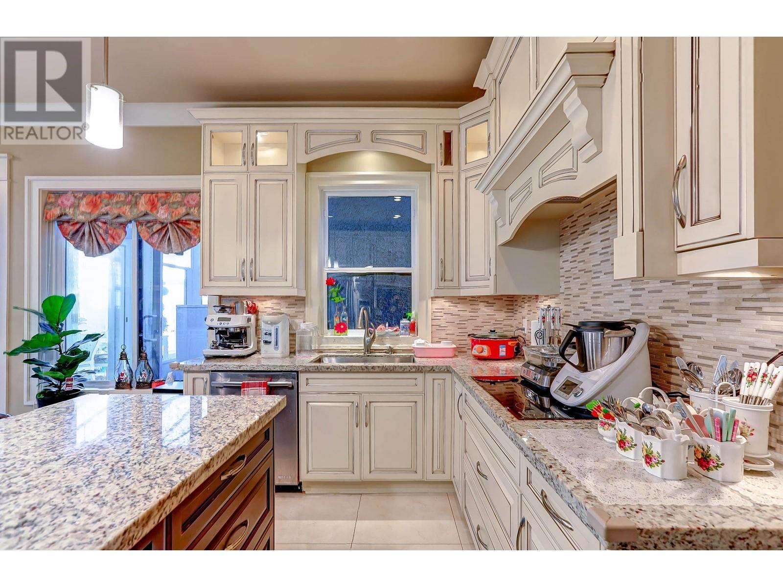 Listing Picture 20 of 31 : 8899 CARRICK ROAD, Richmond / 烈治文 - 魯藝地產 Yvonne Lu Group - MLS Medallion Club Member