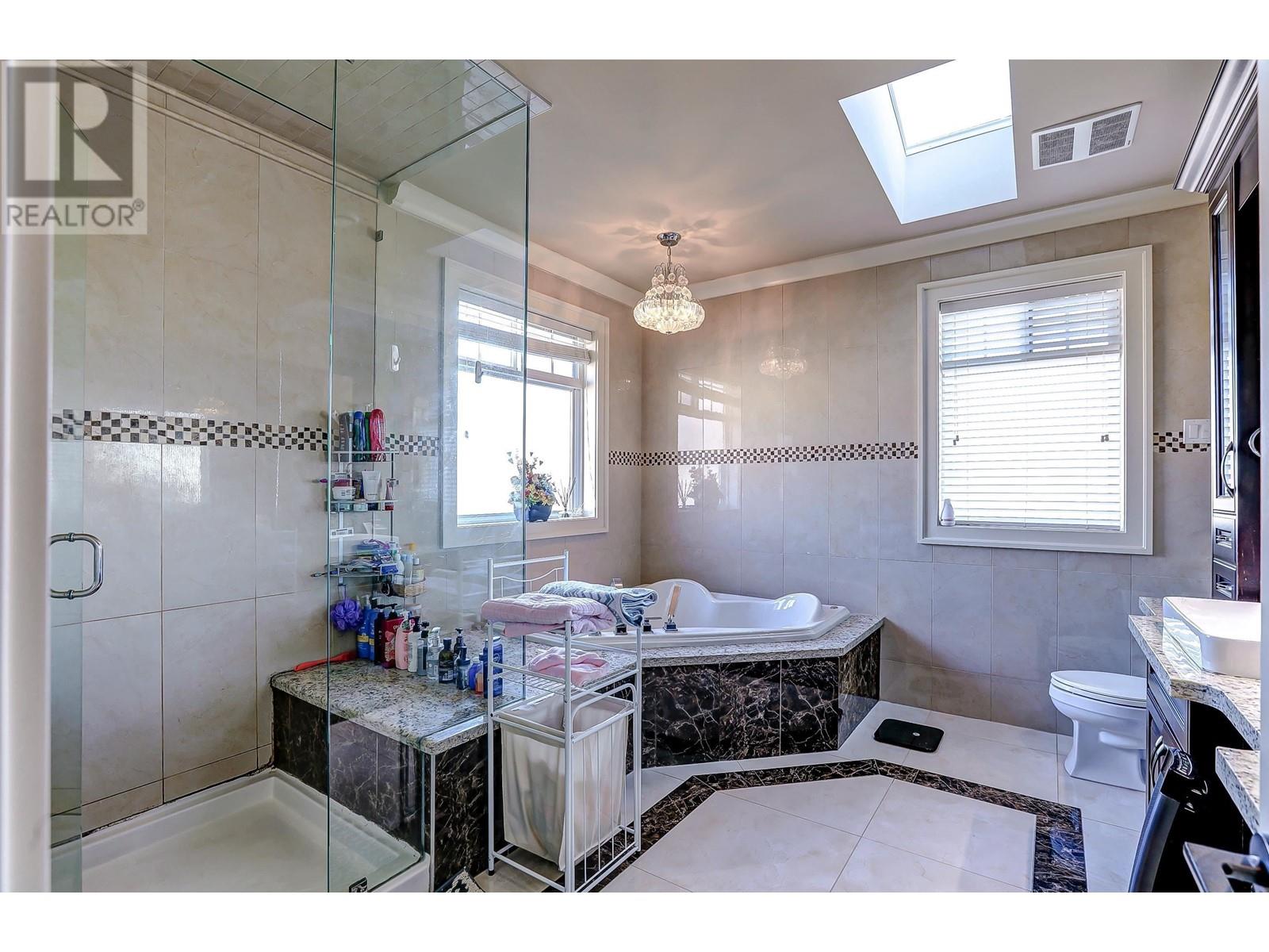 Listing Picture 29 of 31 : 8899 CARRICK ROAD, Richmond / 烈治文 - 魯藝地產 Yvonne Lu Group - MLS Medallion Club Member