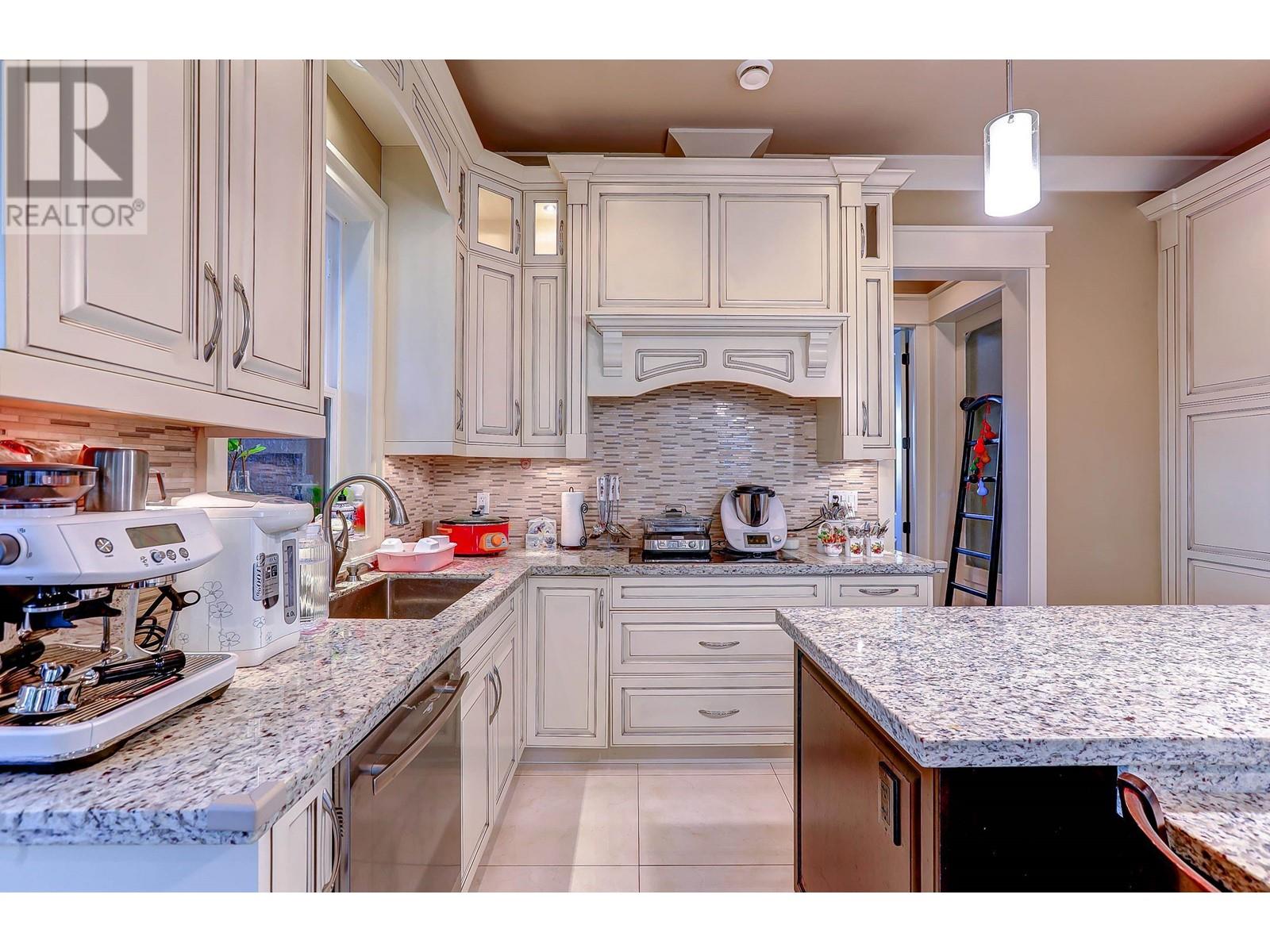 Listing Picture 18 of 31 : 8899 CARRICK ROAD, Richmond / 烈治文 - 魯藝地產 Yvonne Lu Group - MLS Medallion Club Member