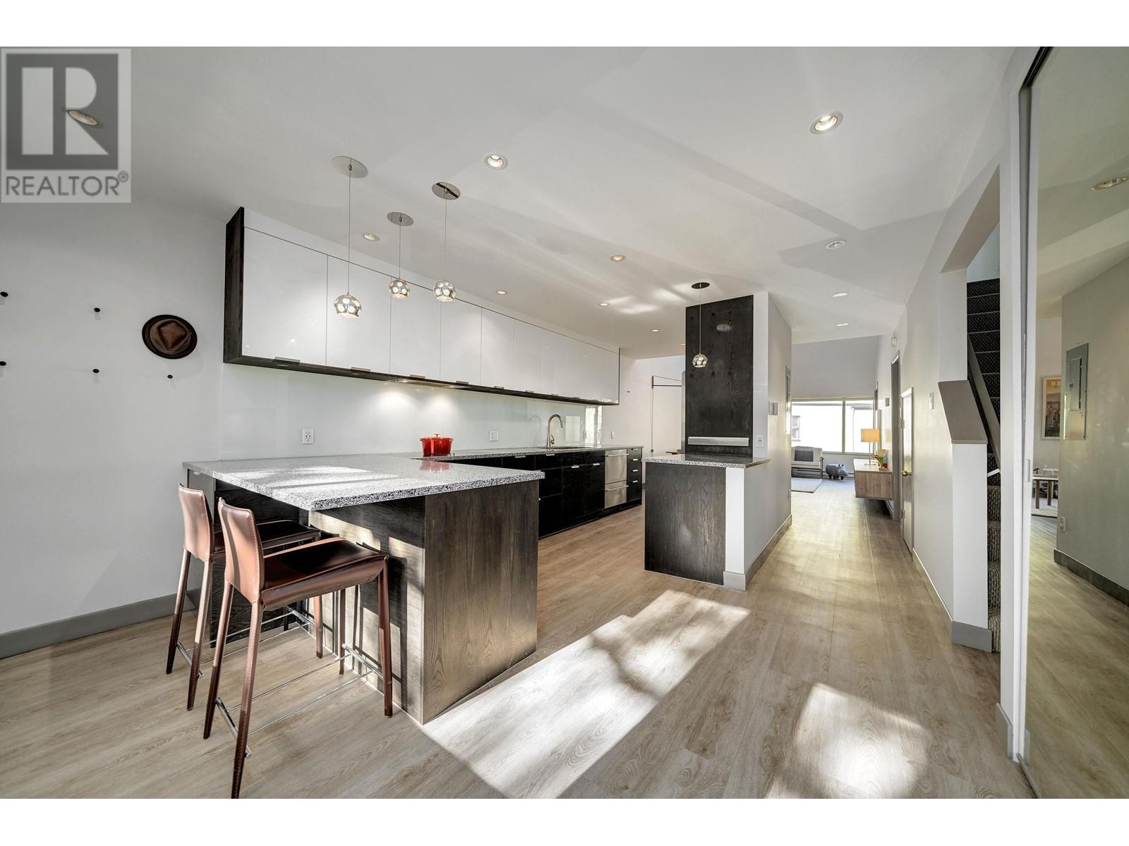 Listing Picture 4 of 40 : 1069 SCANTLINGS, Vancouver / 溫哥華 - 魯藝地產 Yvonne Lu Group - MLS Medallion Club Member