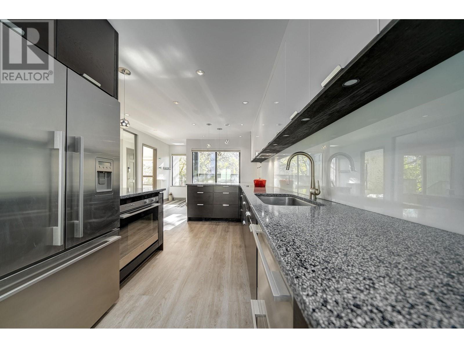 Listing Picture 6 of 40 : 1069 SCANTLINGS, Vancouver / 溫哥華 - 魯藝地產 Yvonne Lu Group - MLS Medallion Club Member