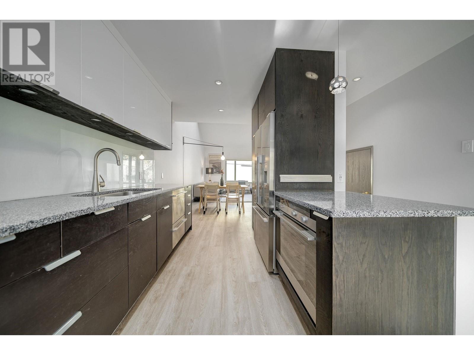 Listing Picture 8 of 40 : 1069 SCANTLINGS, Vancouver / 溫哥華 - 魯藝地產 Yvonne Lu Group - MLS Medallion Club Member