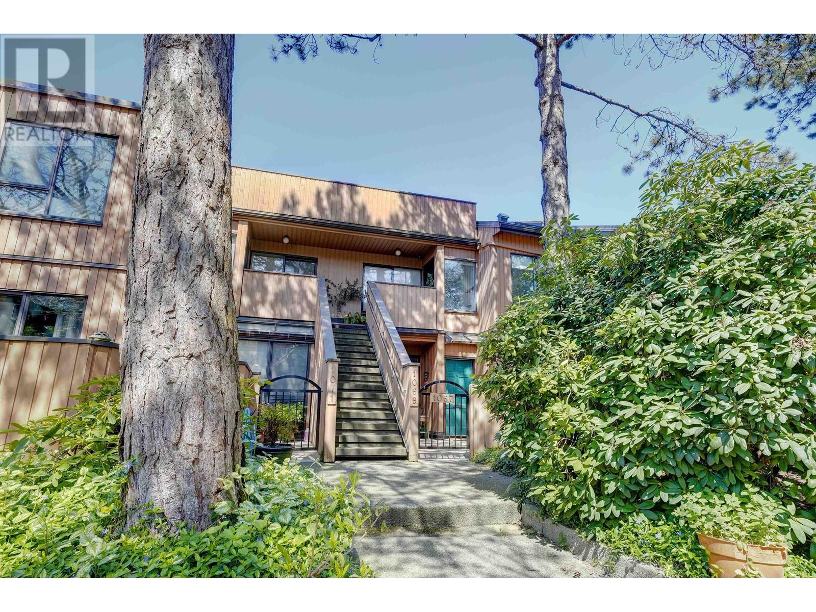 Listing Picture 2 of 40 : 1069 SCANTLINGS, Vancouver / 溫哥華 - 魯藝地產 Yvonne Lu Group - MLS Medallion Club Member