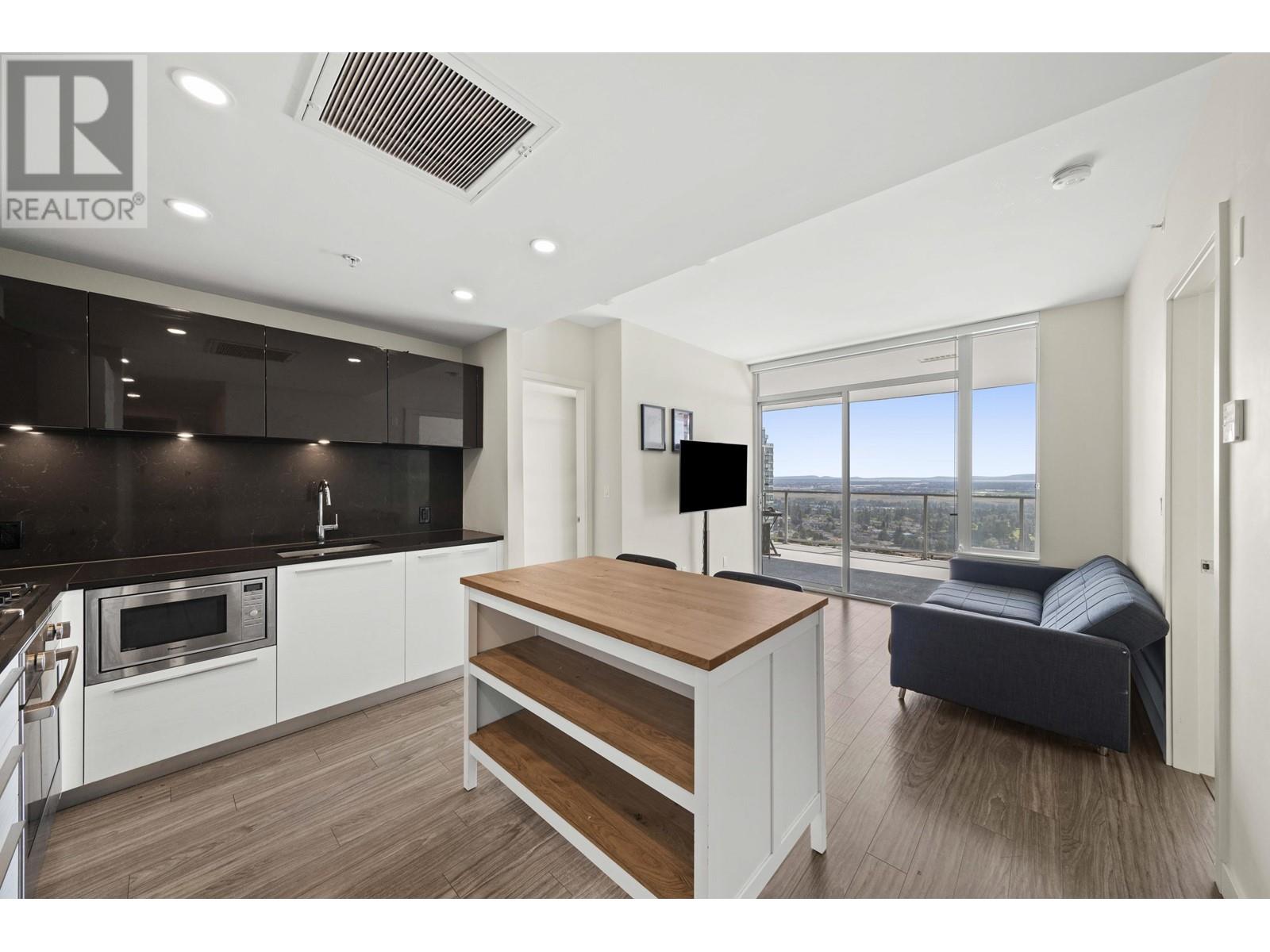 Listing Picture 3 of 30 : 2305 6383 MCKAY AVENUE, Burnaby / 本拿比 - 魯藝地產 Yvonne Lu Group - MLS Medallion Club Member