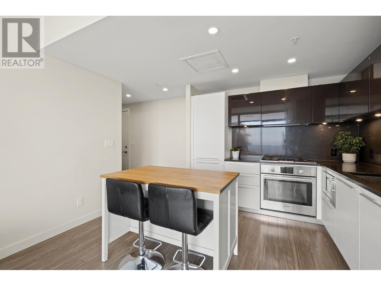 Listing Picture 2 of 30 : 2305 6383 MCKAY AVENUE, Burnaby / 本拿比 - 魯藝地產 Yvonne Lu Group - MLS Medallion Club Member