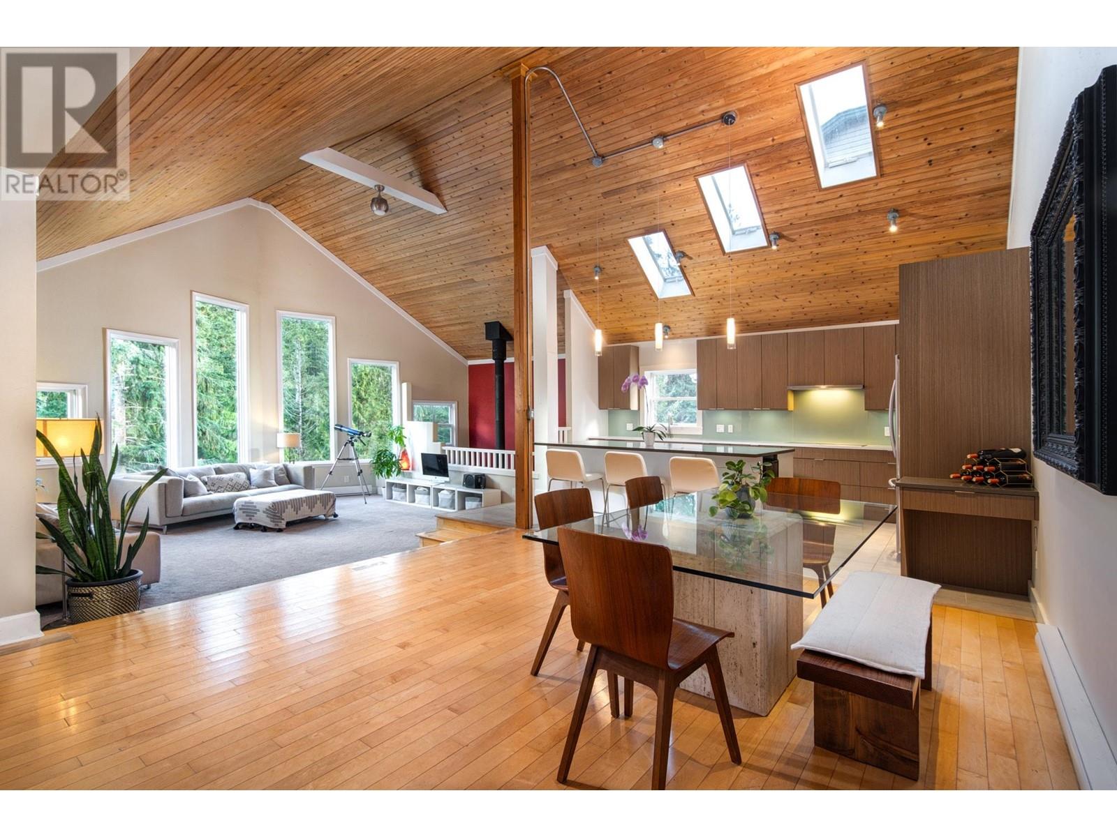 1044 Tobermory Way, Squamish, British Columbia  V0N 1T0 - Photo 1 - R2940114