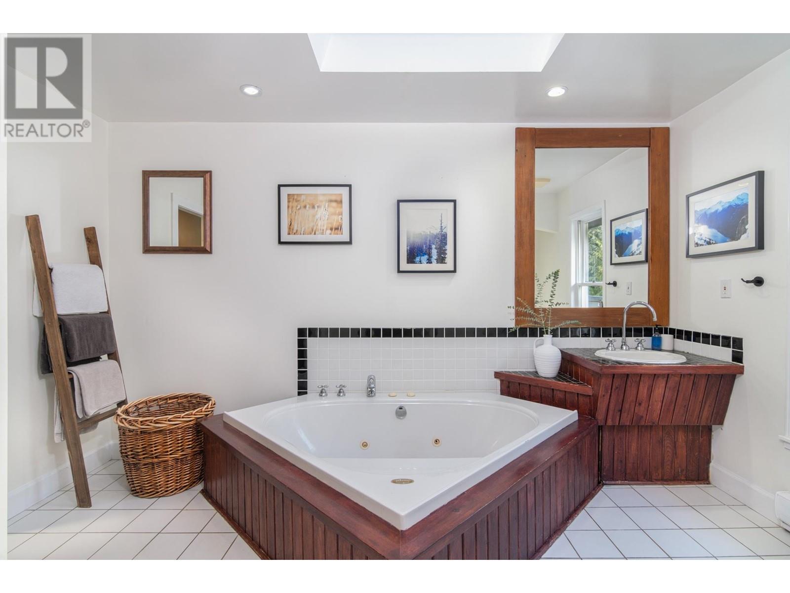 1044 Tobermory Way, Squamish, British Columbia  V0N 1T0 - Photo 13 - R2940114