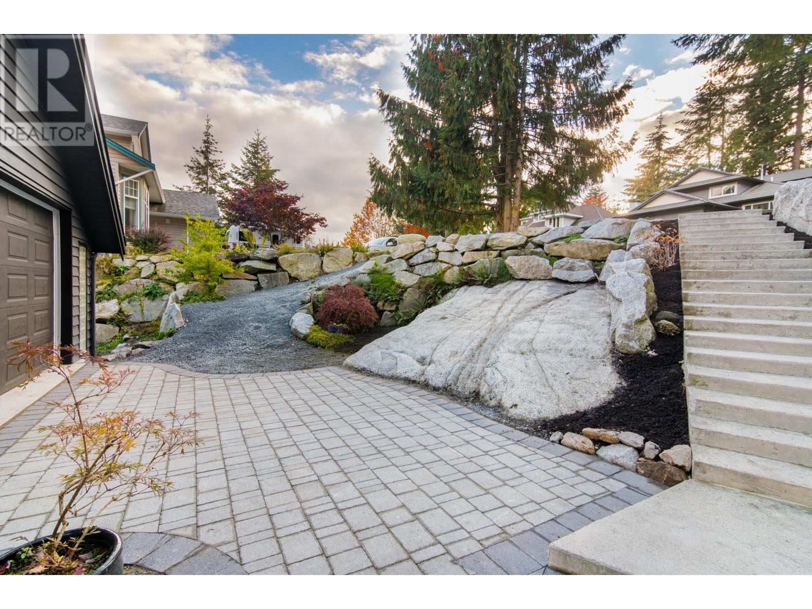 1044 Tobermory Way, Squamish, British Columbia  V0N 1T0 - Photo 35 - R2940114