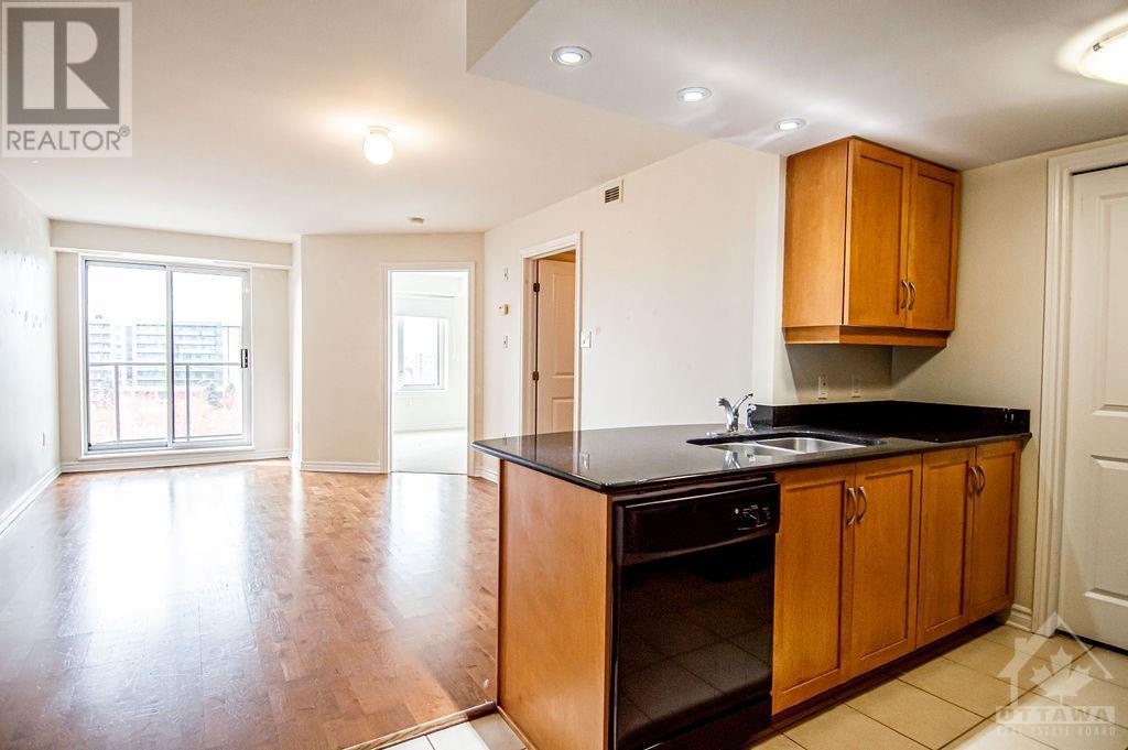 314 Central Park Drive Unit#702, Ottawa, Ontario  K2C 4G4 - Photo 2 - 1418513