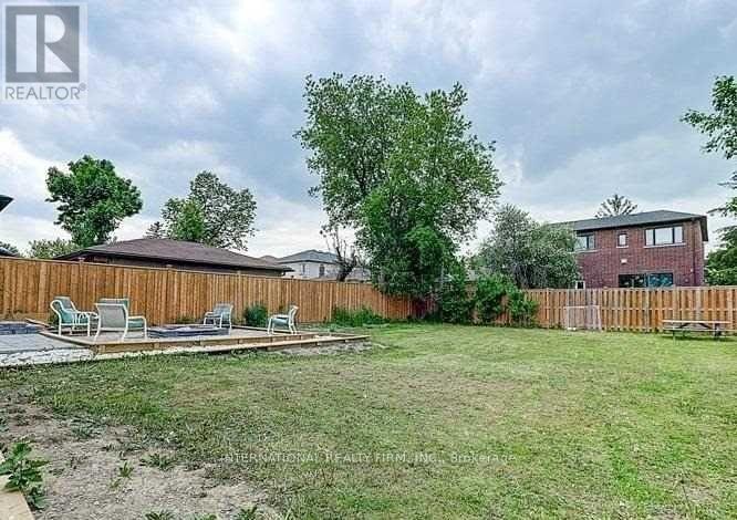 8 Farrell Avenue, Toronto, Ontario  M2R 1C8 - Photo 24 - C9769005