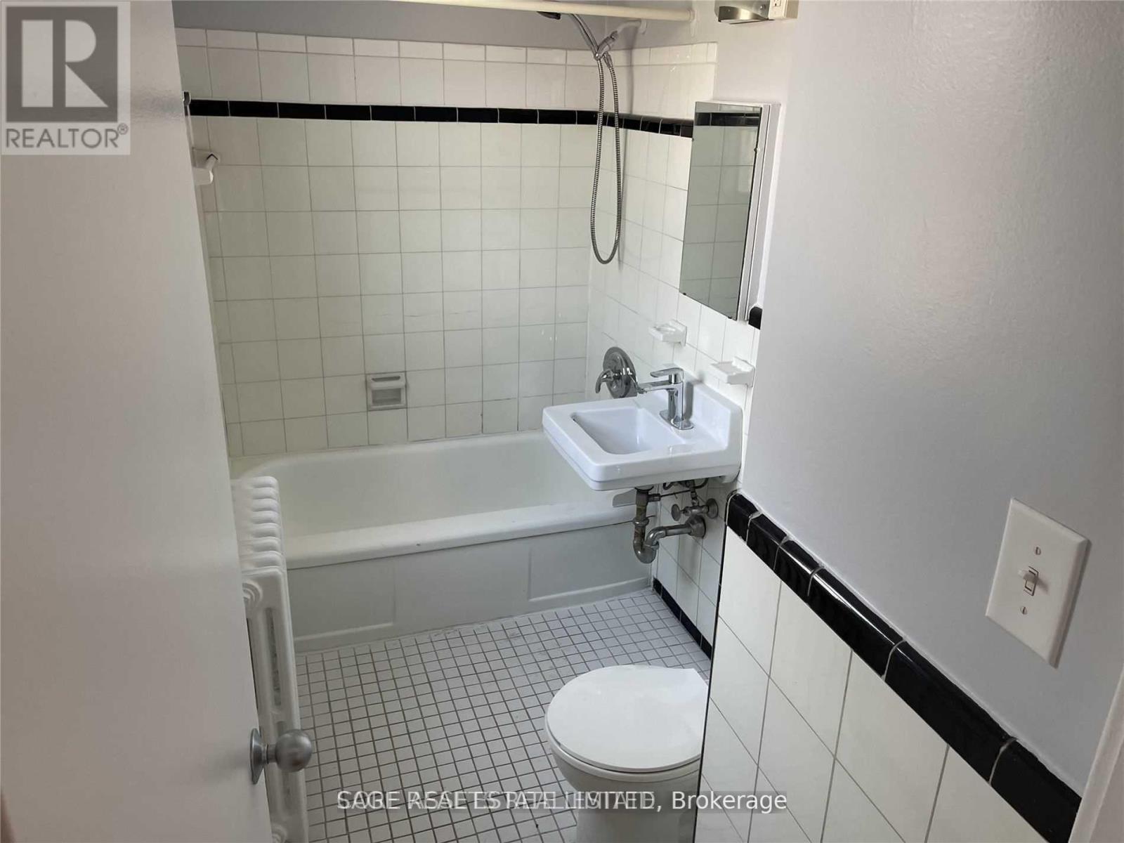 Unit 3 - 2974a Bloor Street W, Toronto, Ontario  M8X 1B9 - Photo 13 - W9769181