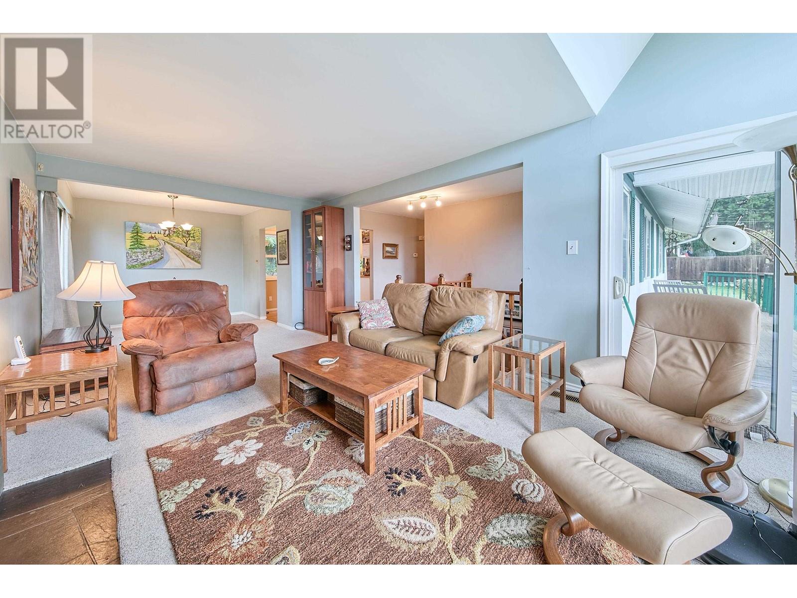 327 Seaforth Crescent, Coquitlam, British Columbia  V3K 2M3 - Photo 2 - R2940198