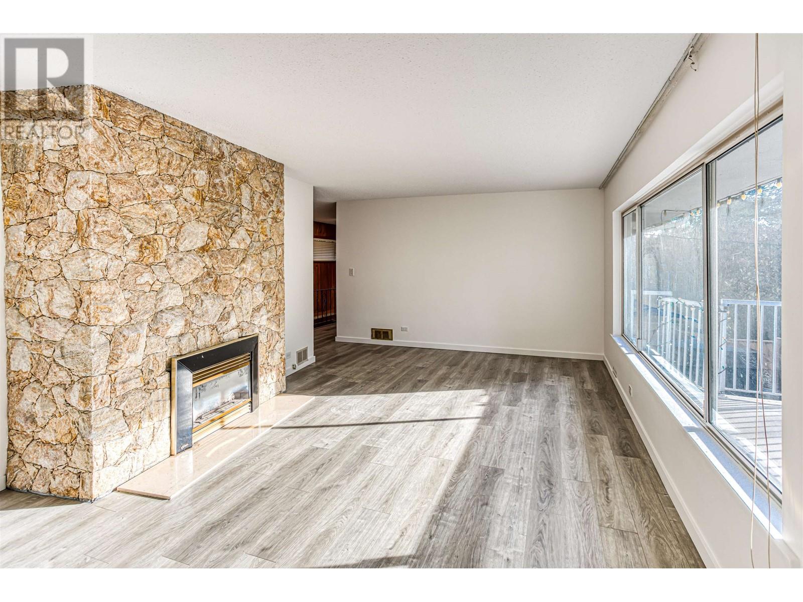 1025 RIDGEWOOD DRIVE