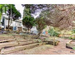 1025 RIDGEWOOD DRIVE