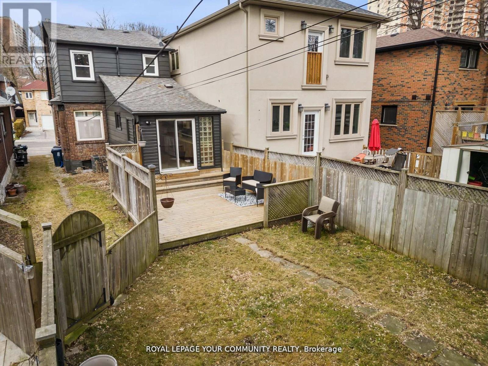 11 Denton Avenue, Toronto, Ontario  M4C 1T7 - Photo 19 - E9769363