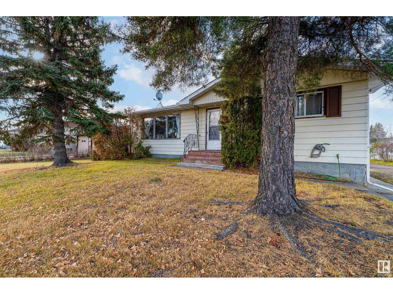 4928 49 St, Lamont, Alberta  T0B 2R0 - Photo 2 - E4412095