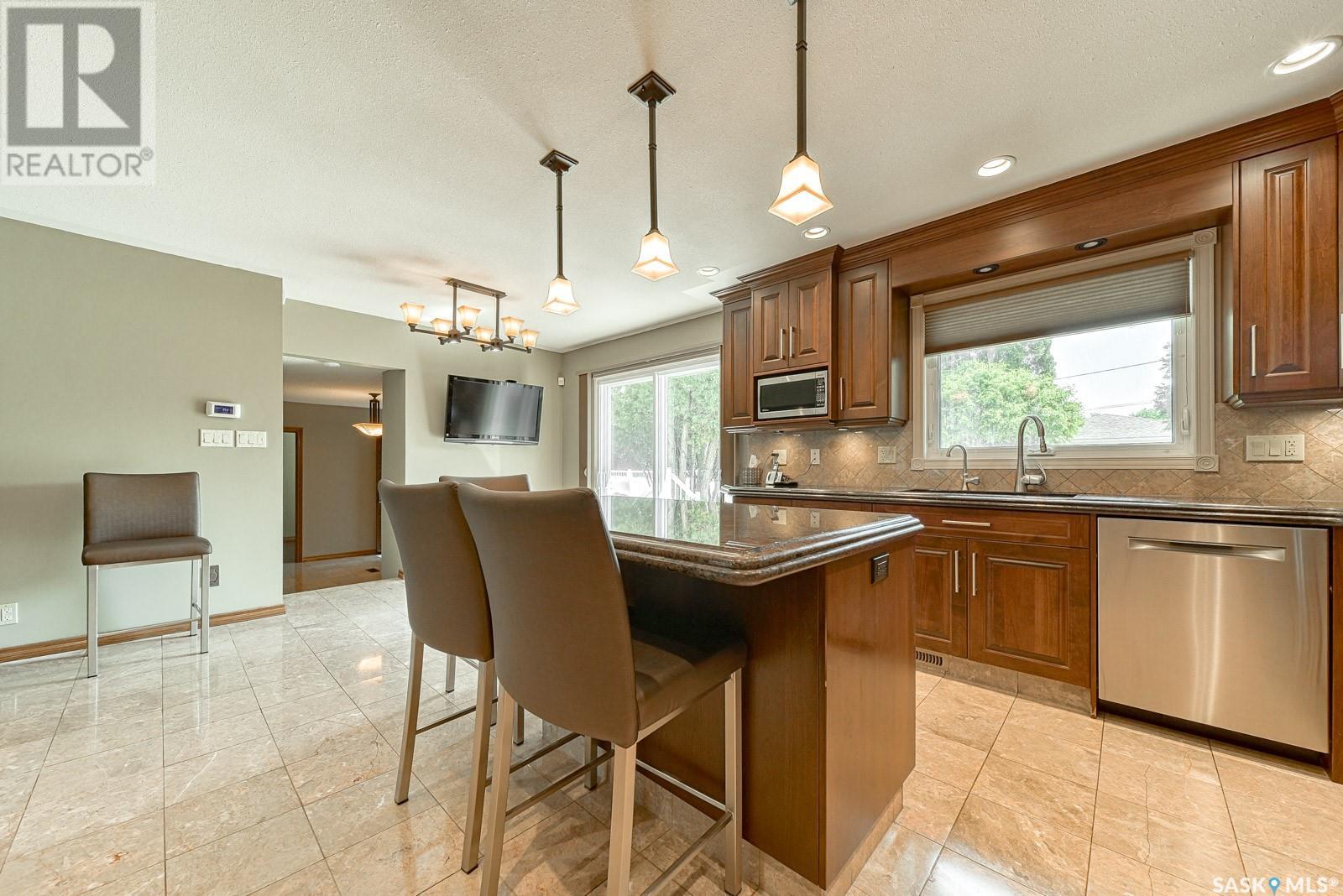 251 Halifax Street N, Regina, Saskatchewan  S4R 2W6 - Photo 11 - SK987155