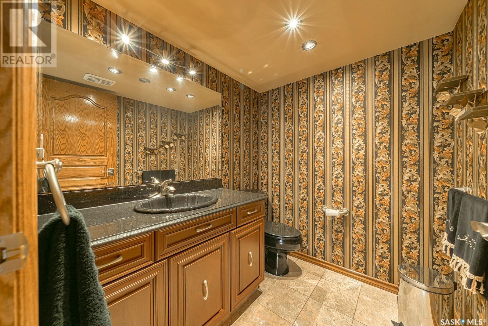 251 Halifax Street N, Regina, Saskatchewan  S4R 2W6 - Photo 17 - SK987155