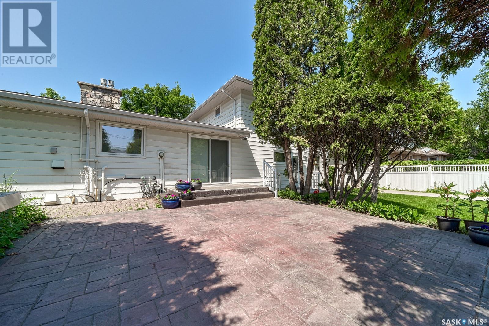 251 Halifax Street N, Regina, Saskatchewan  S4R 2W6 - Photo 3 - SK987155